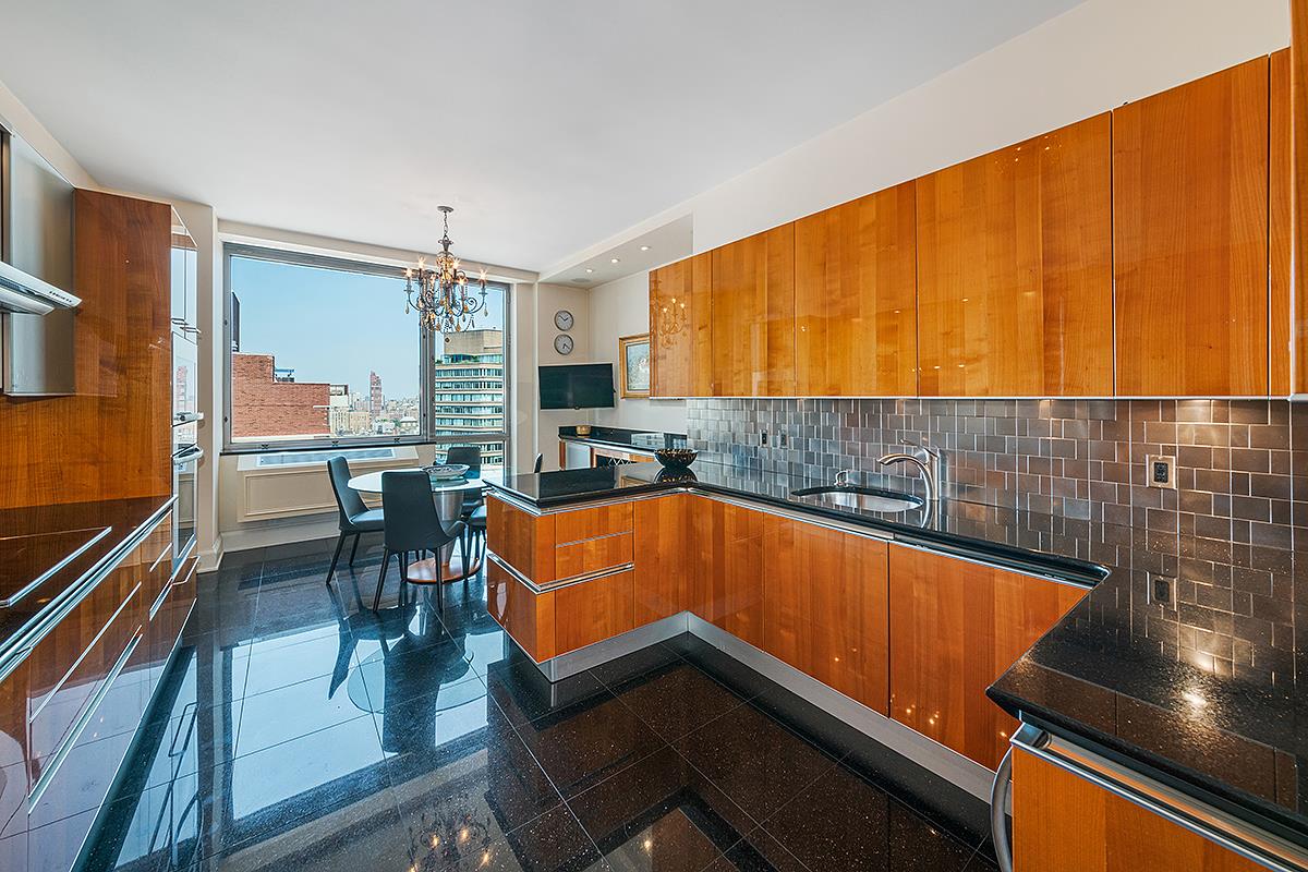 1965 Broadway 26-E