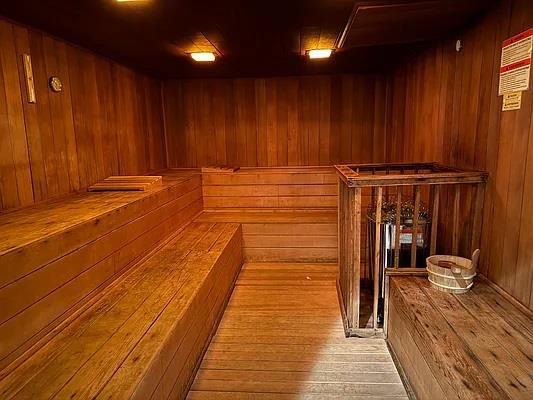 300 E 40th Street 8H