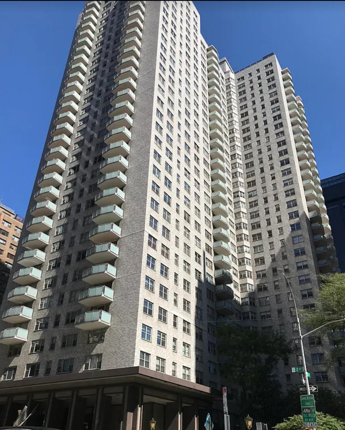 300 E 40th Street 8H