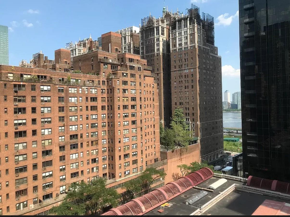 300 E 40th Street 8H