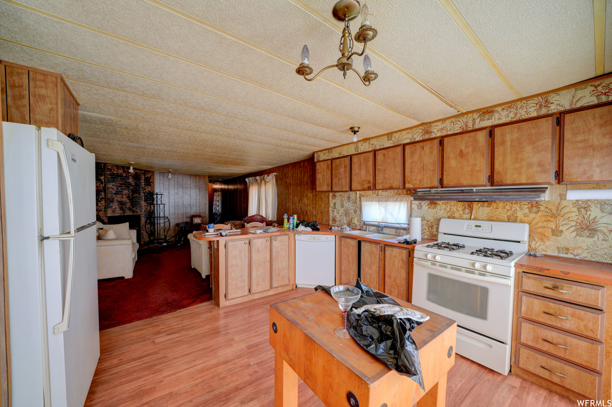1350 E HENEFER RD
