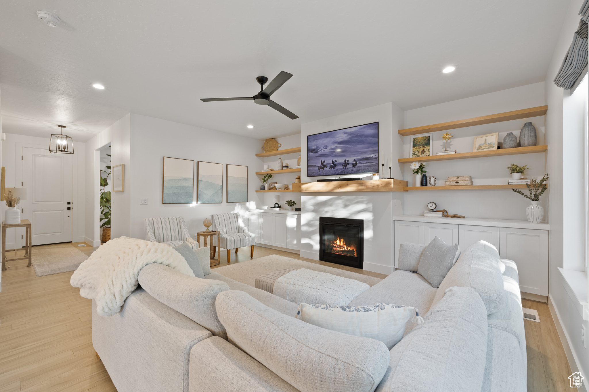 8366 S LEVINE LN