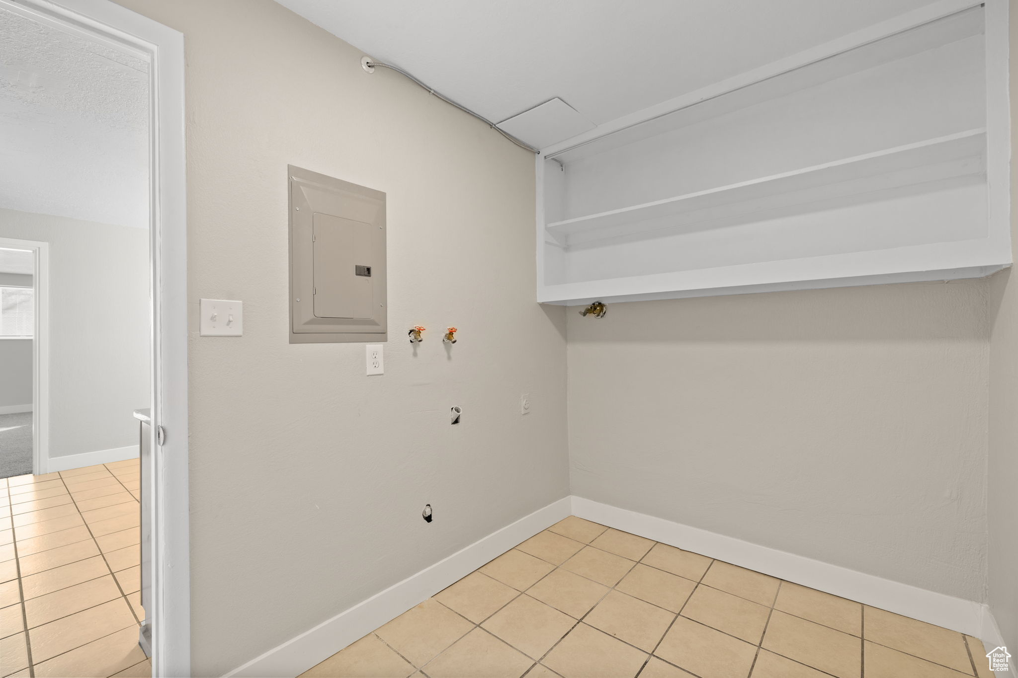 106 W ANGELO AVE