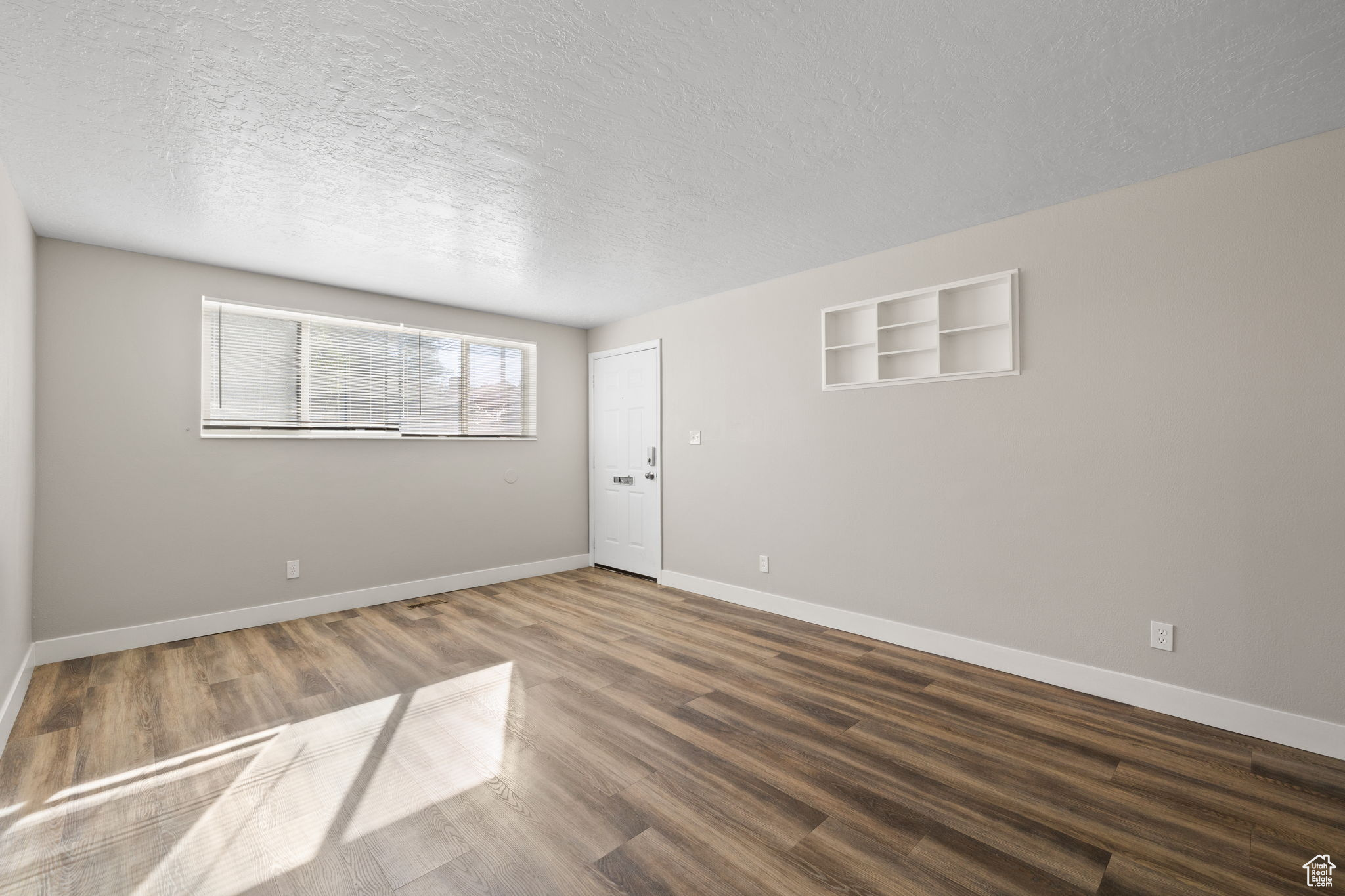 106 W ANGELO AVE