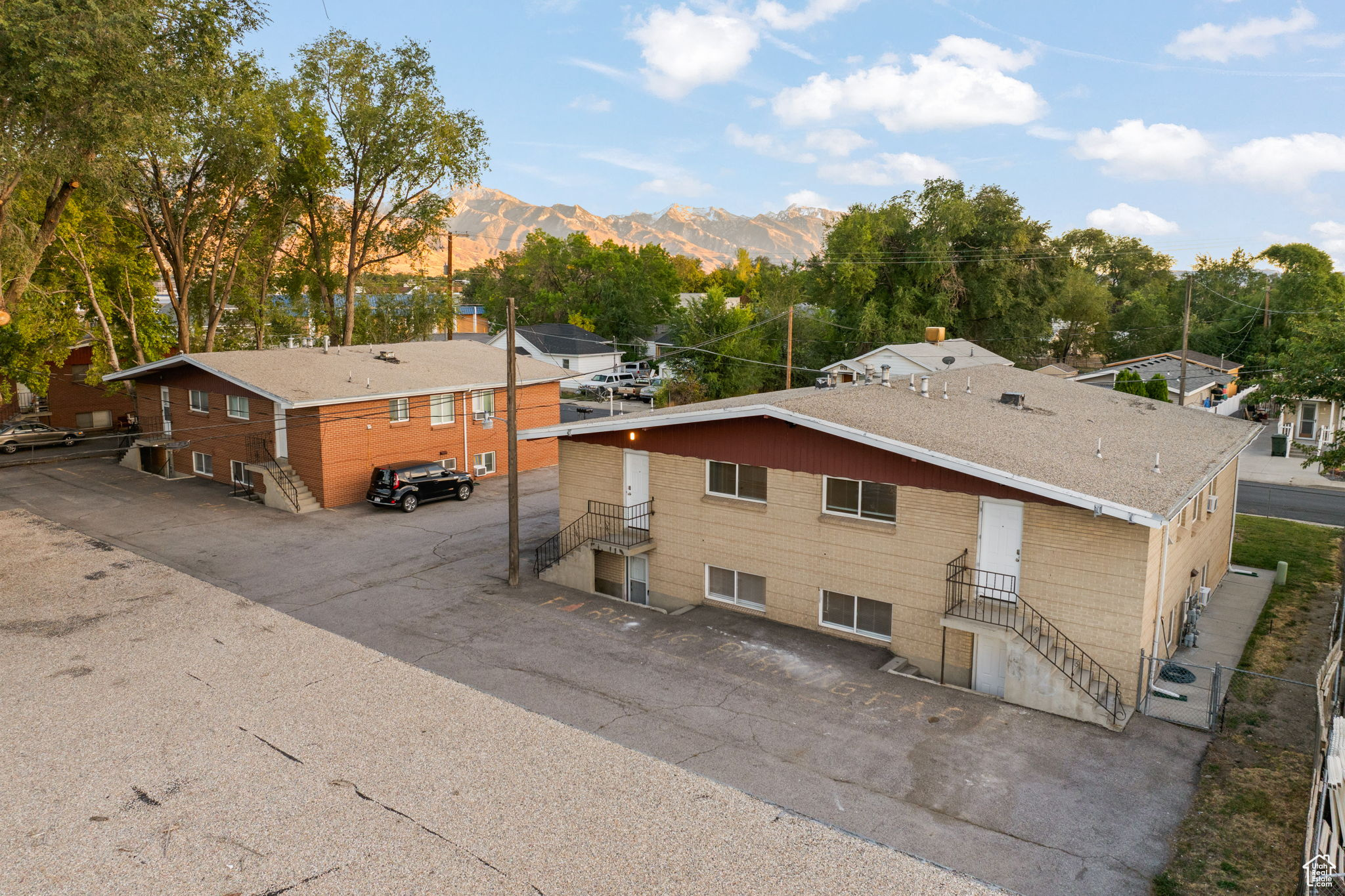 106 W ANGELO AVE