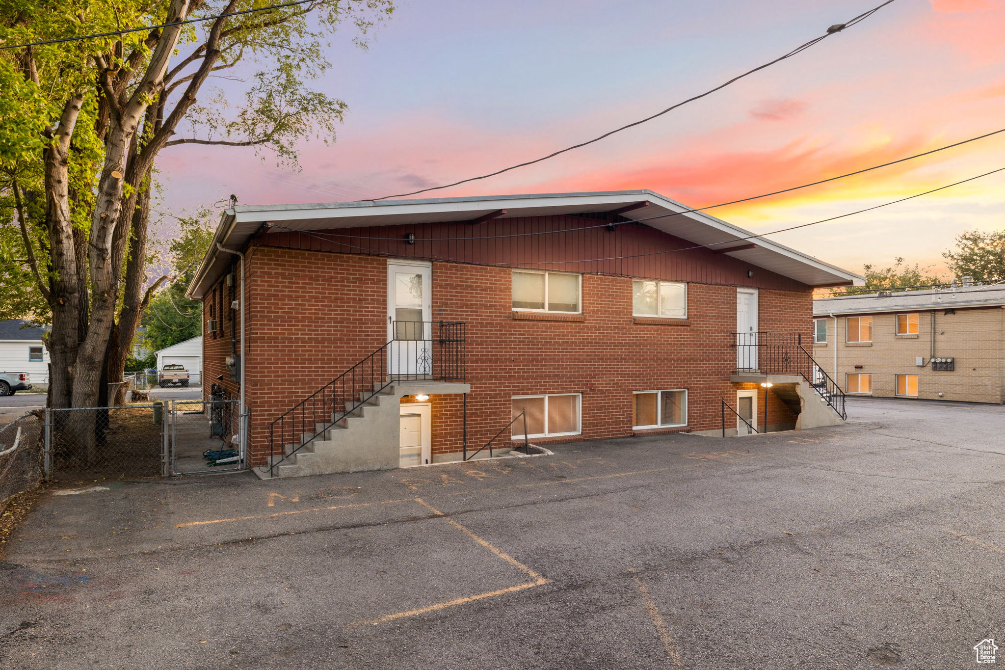 106 W ANGELO AVE