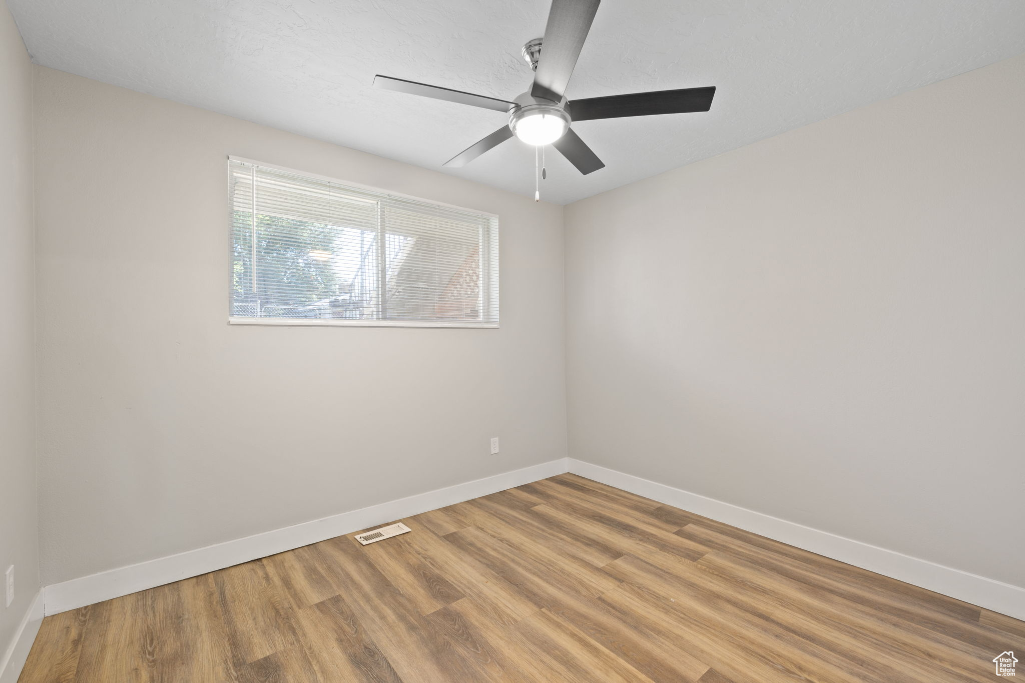 106 W ANGELO AVE