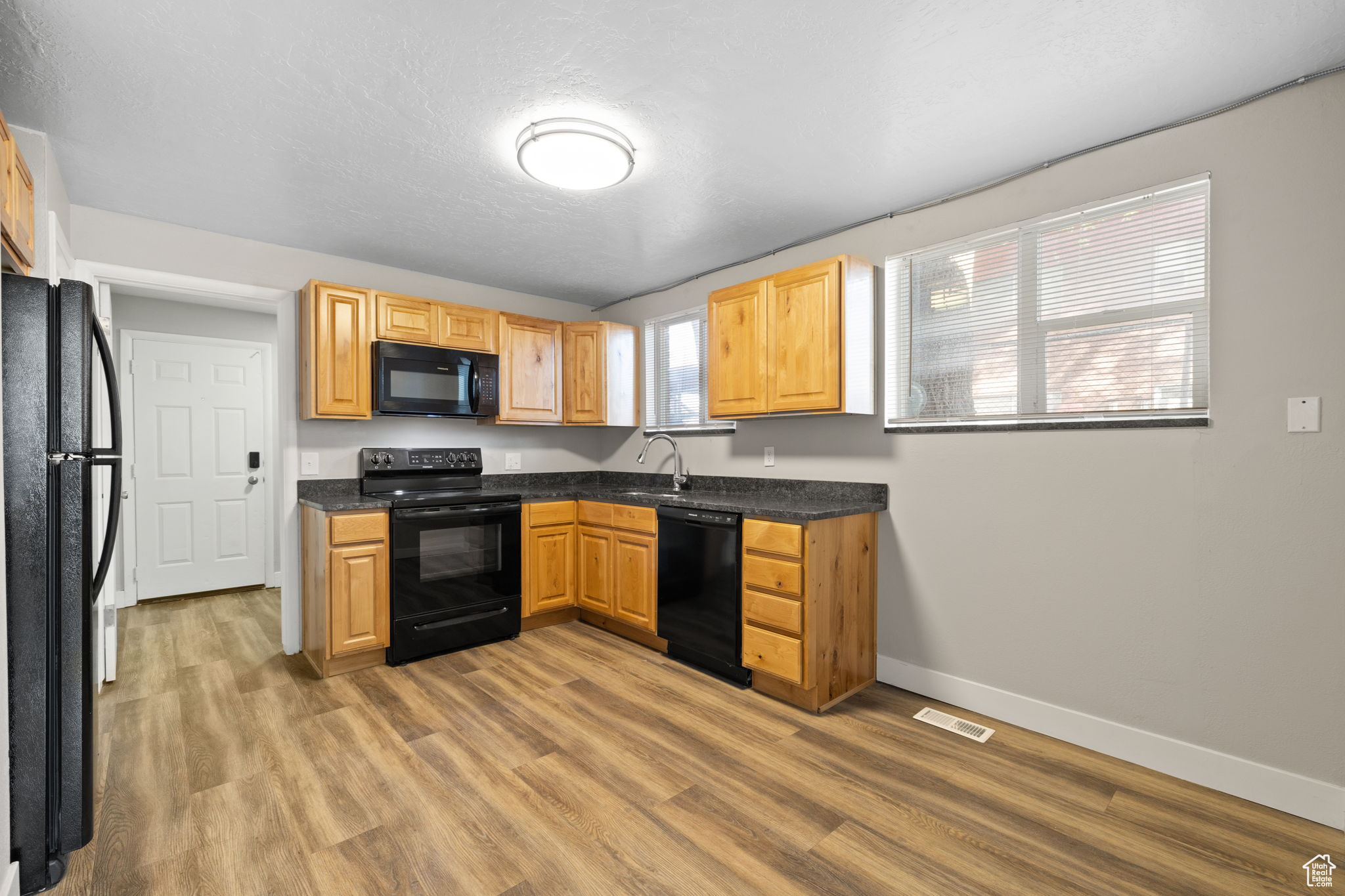 106 W ANGELO AVE