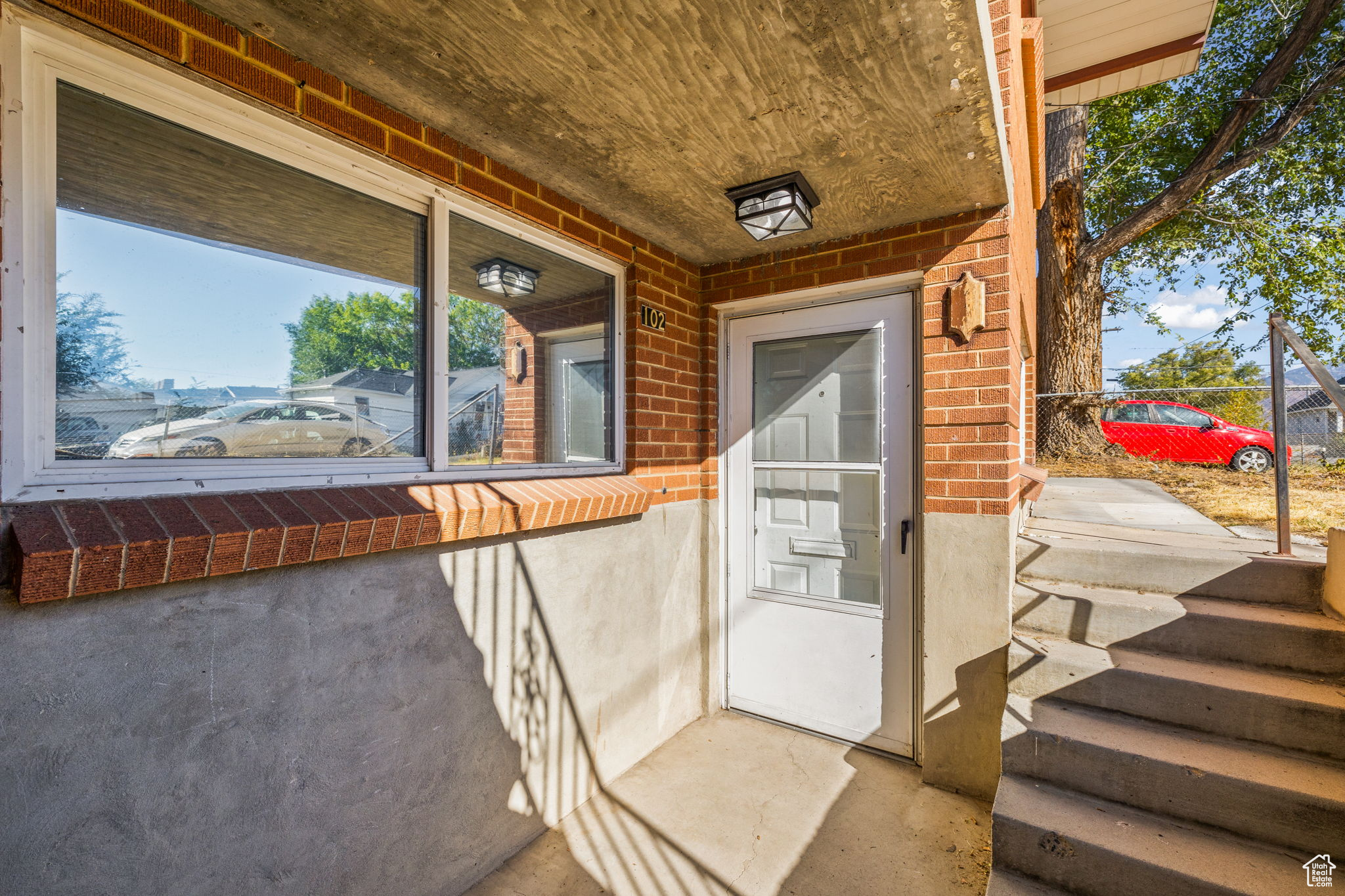 106 W ANGELO AVE