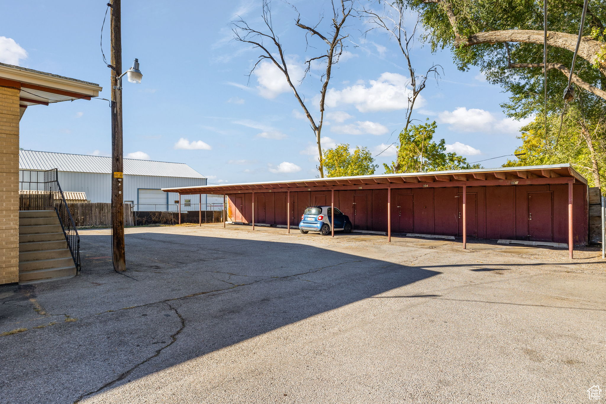 106 W ANGELO AVE