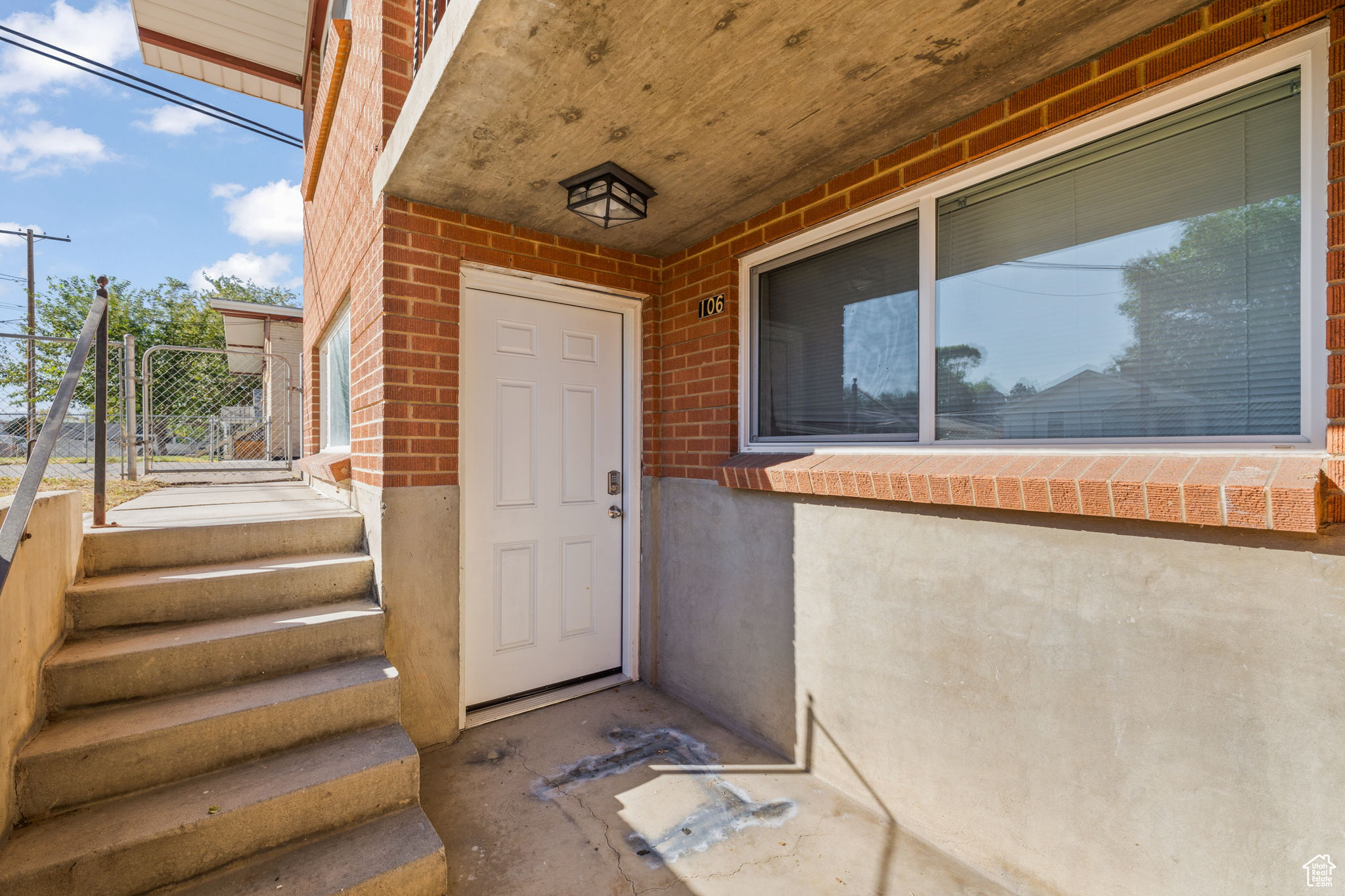 106 W ANGELO AVE