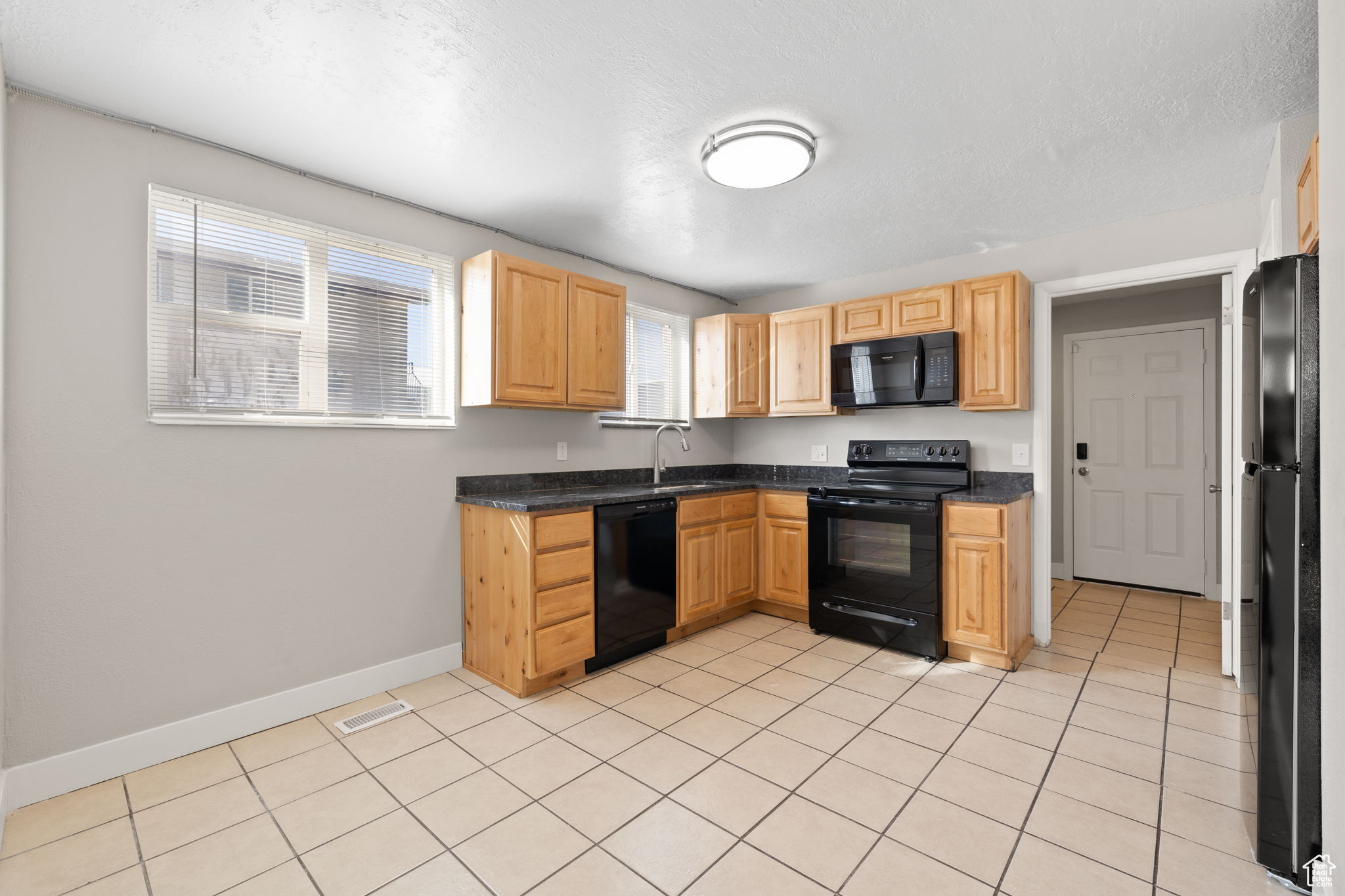 106 W ANGELO AVE