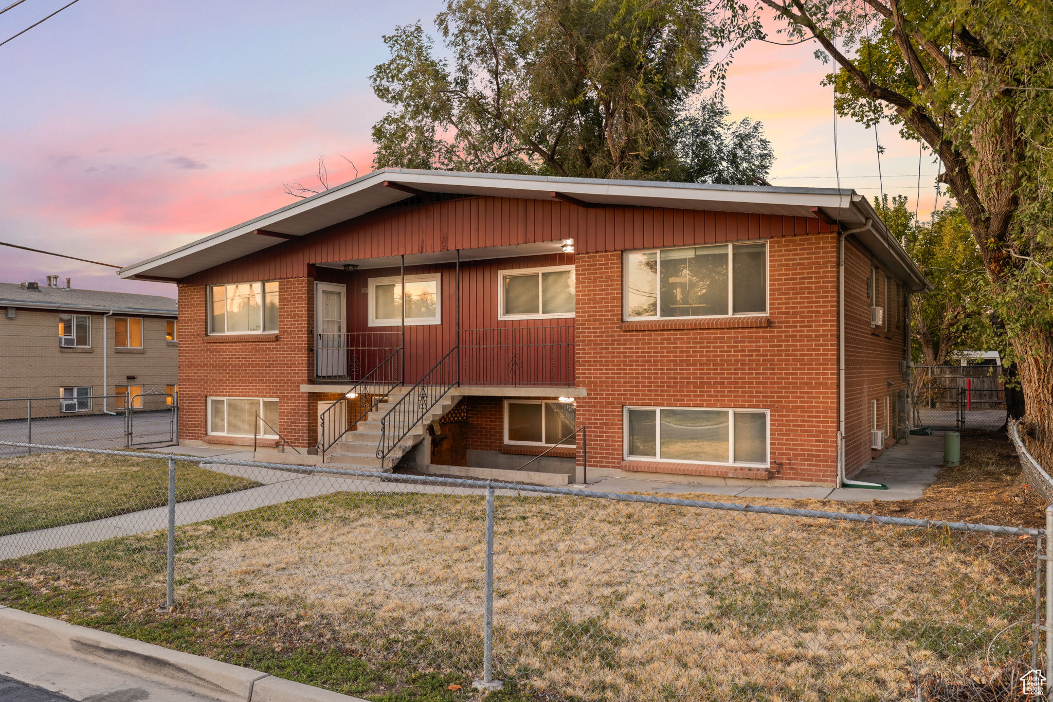 106 W ANGELO AVE