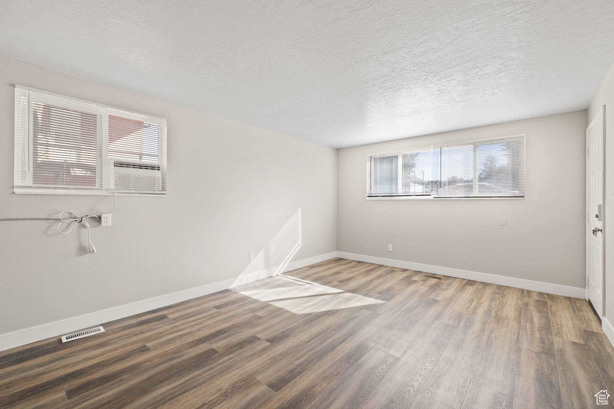 106 W ANGELO AVE