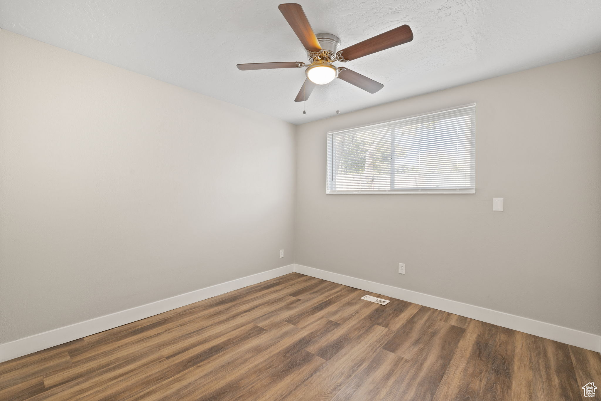 106 W ANGELO AVE