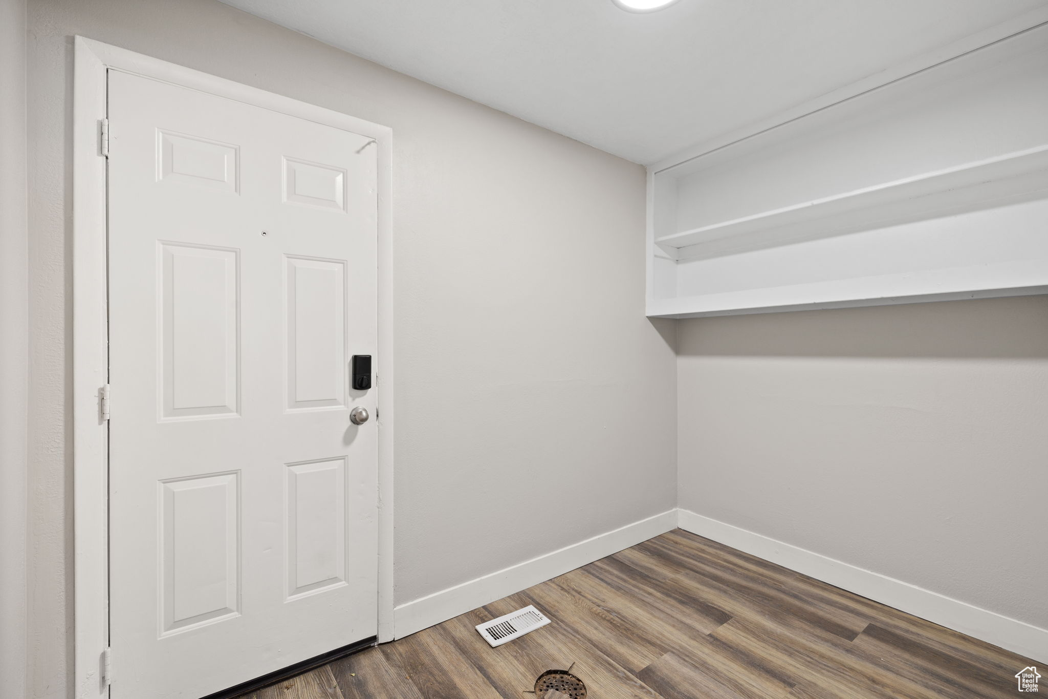 106 W ANGELO AVE