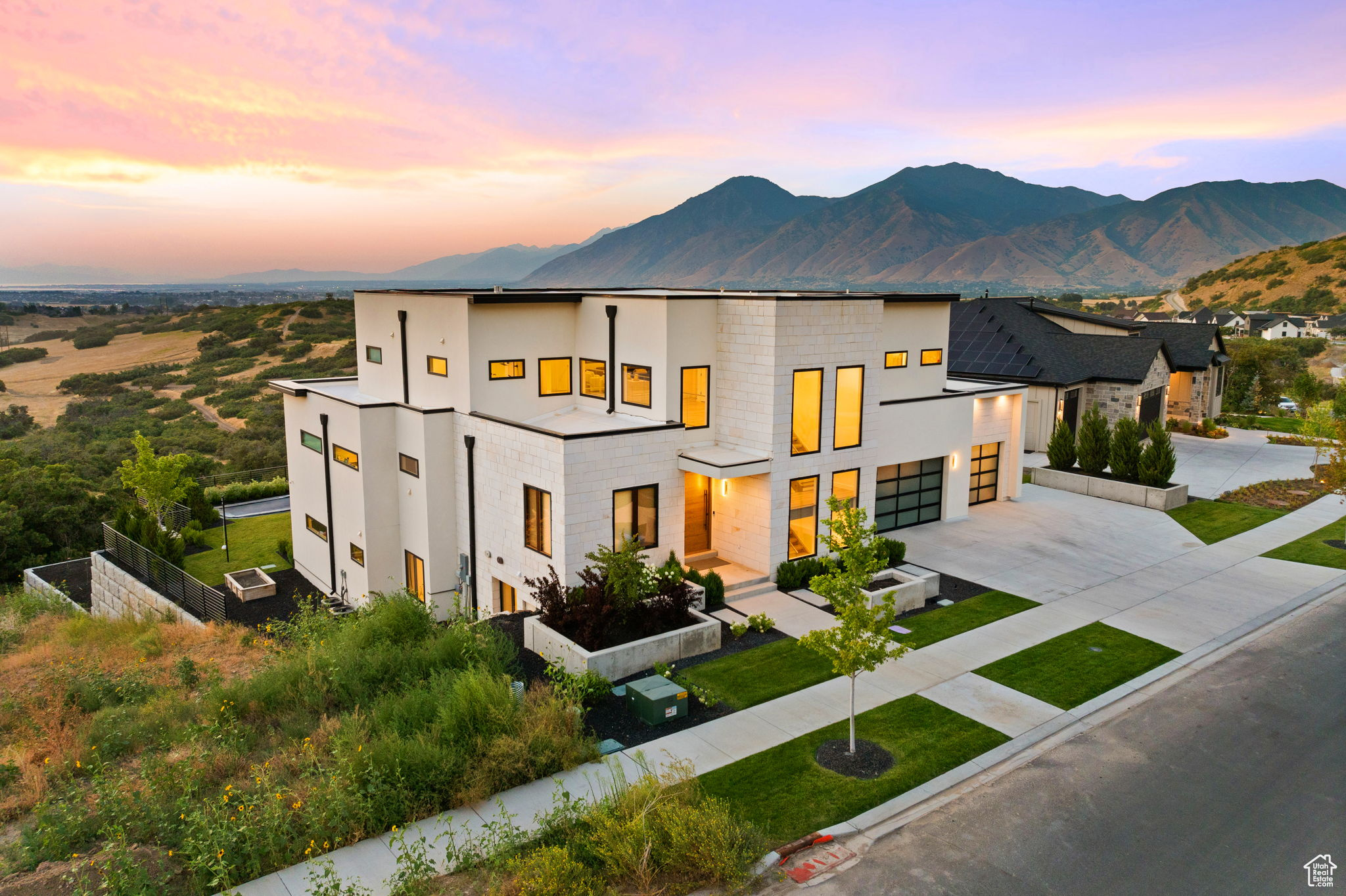 3918 S ESTATES DR