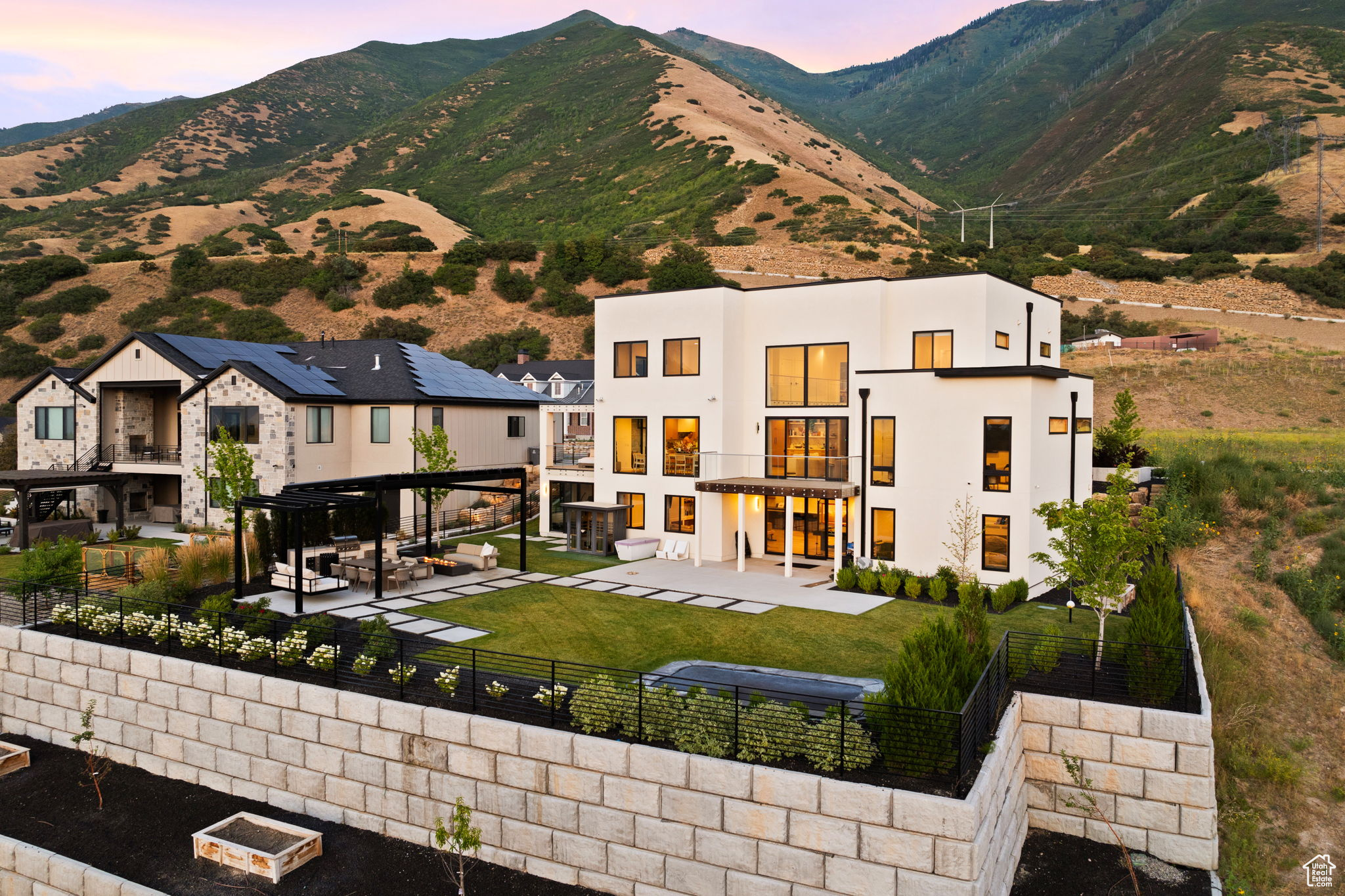 3918 S ESTATES DR