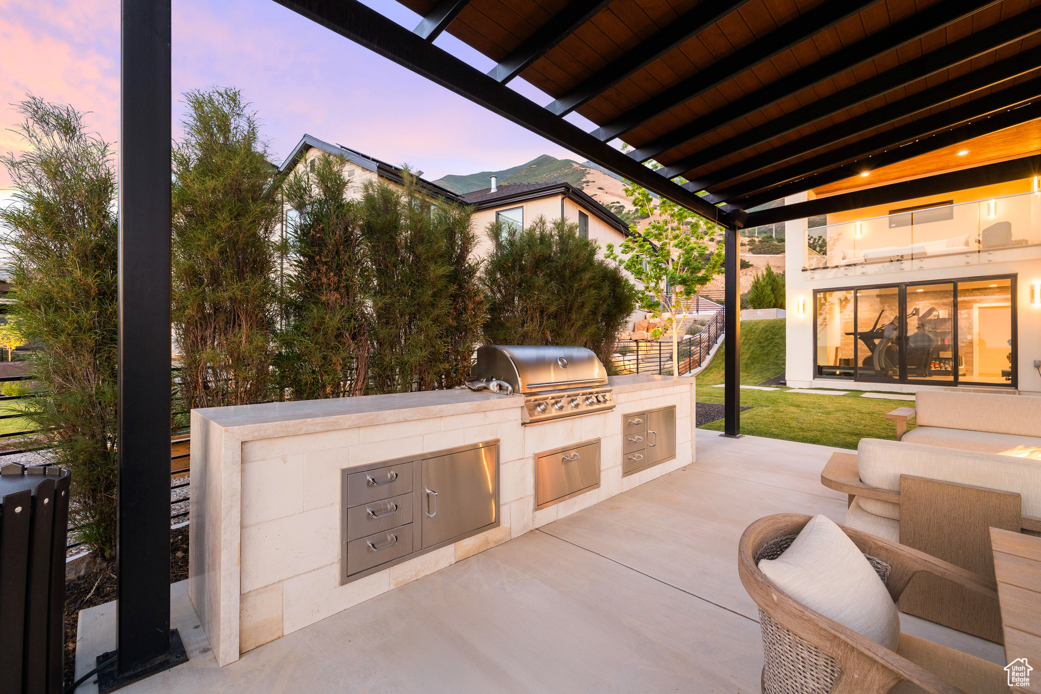 3918 S ESTATES DR