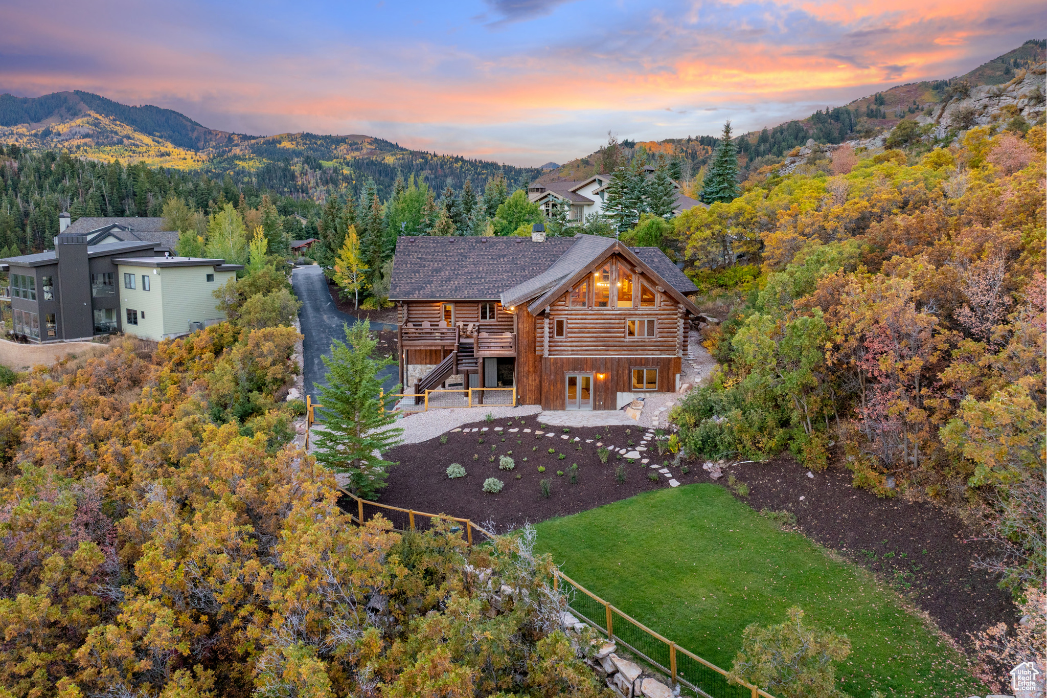6874 SADDLE CT