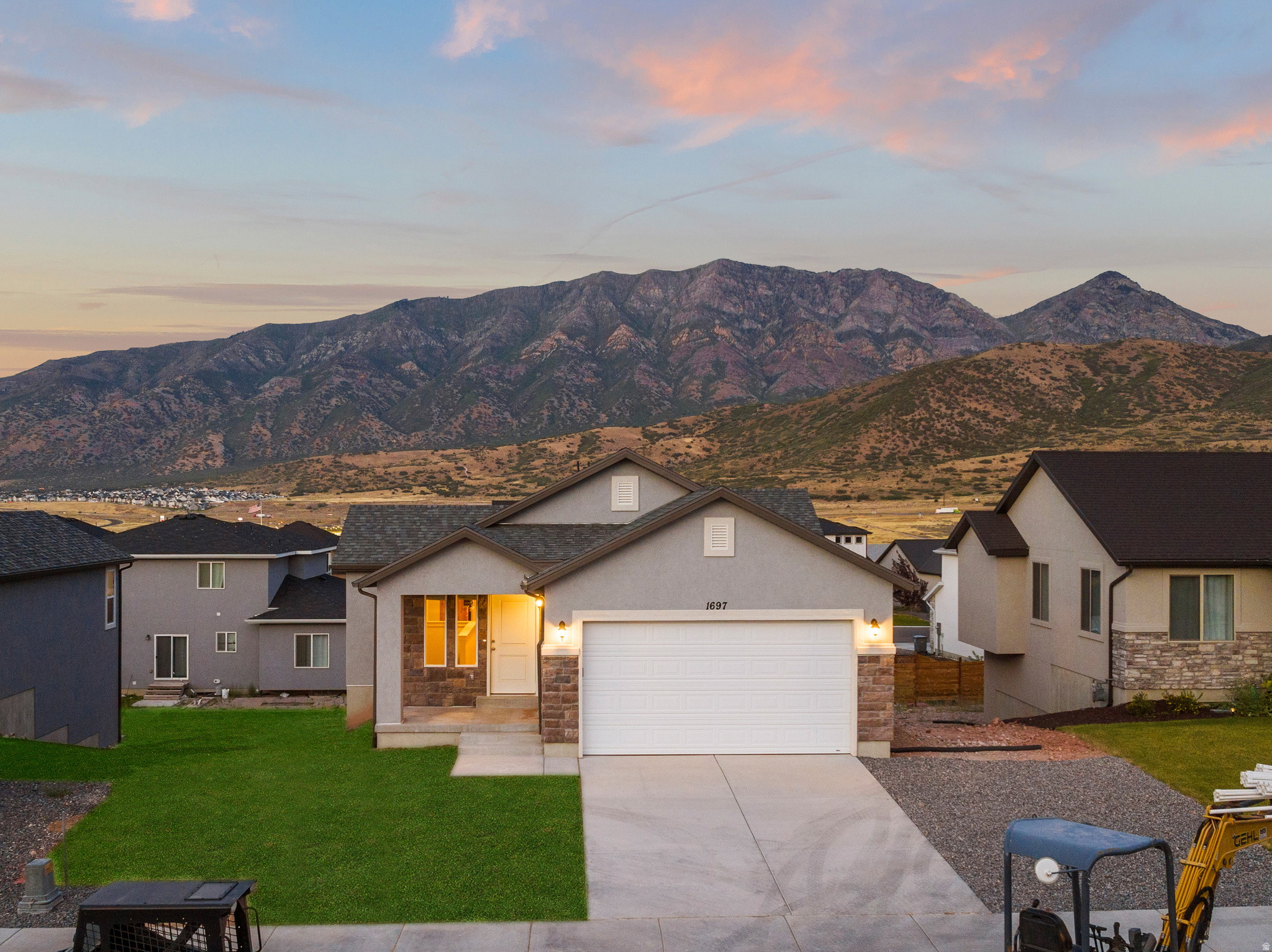 1957 W FOXWOOD RD #SR387