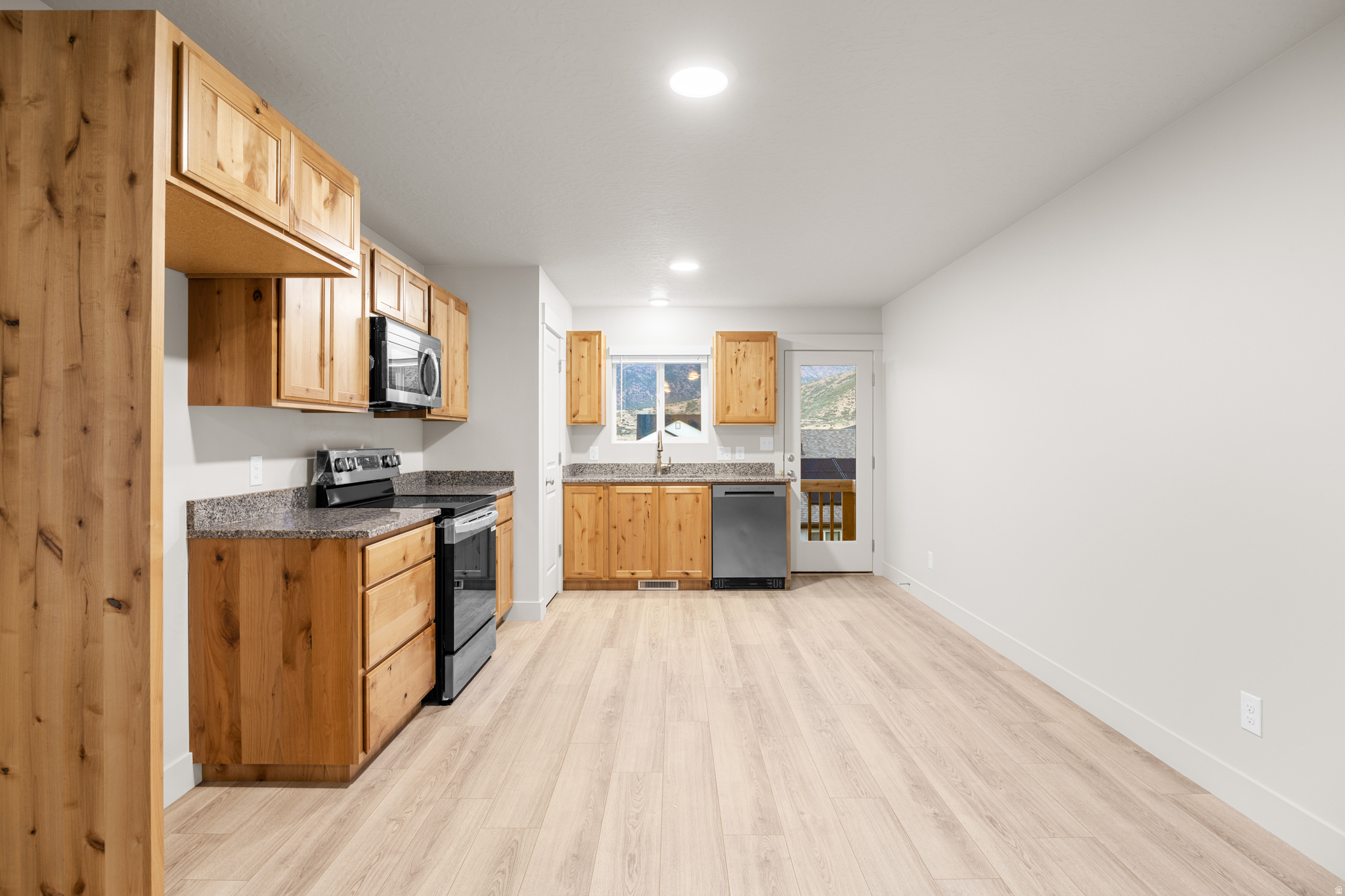 1957 W FOXWOOD RD #SR387