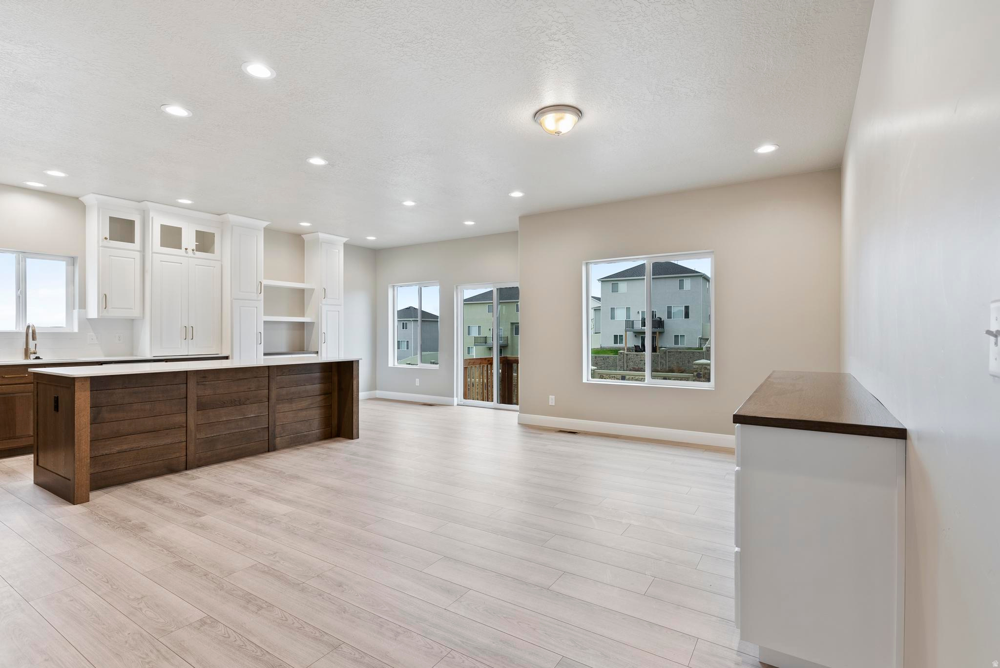 1942 W FOXWOOD RD #SH384