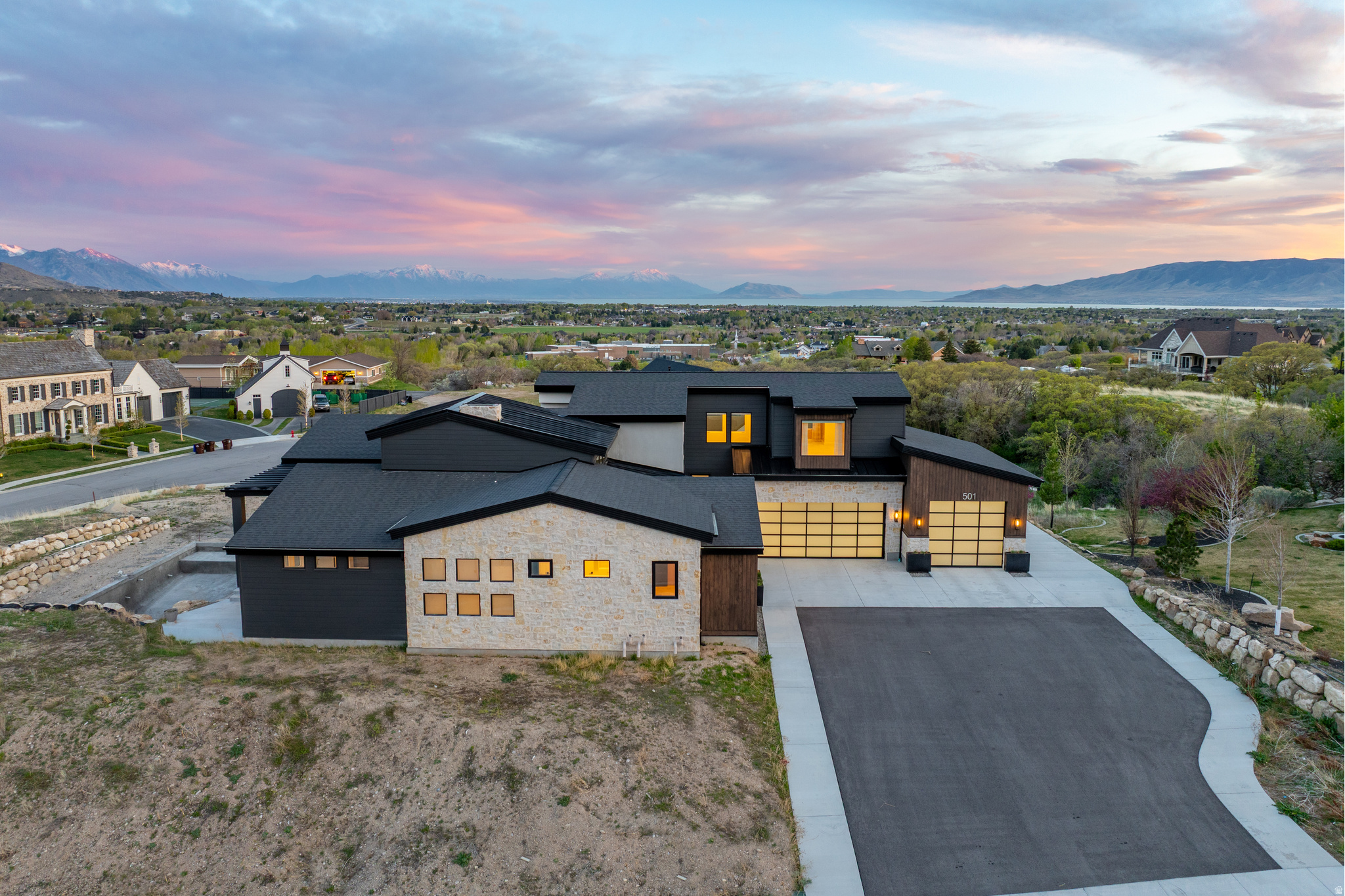 501 W DEVEY DR