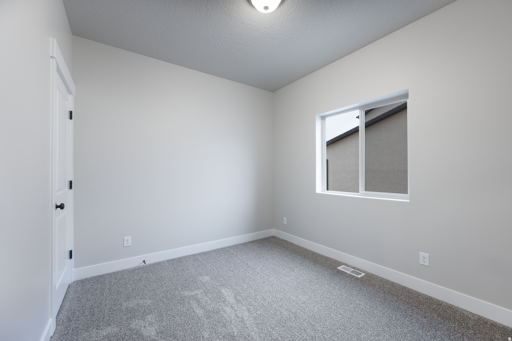 2682 EAGLE DR #02OC