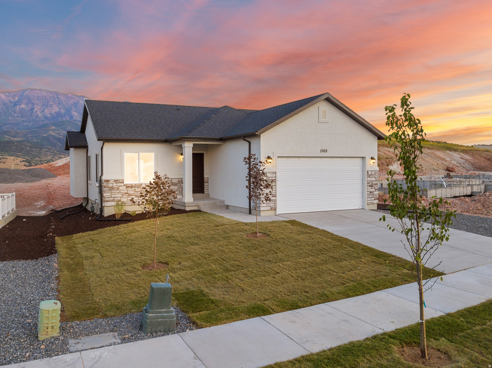 1651 S WINDSONG DR #CHAM