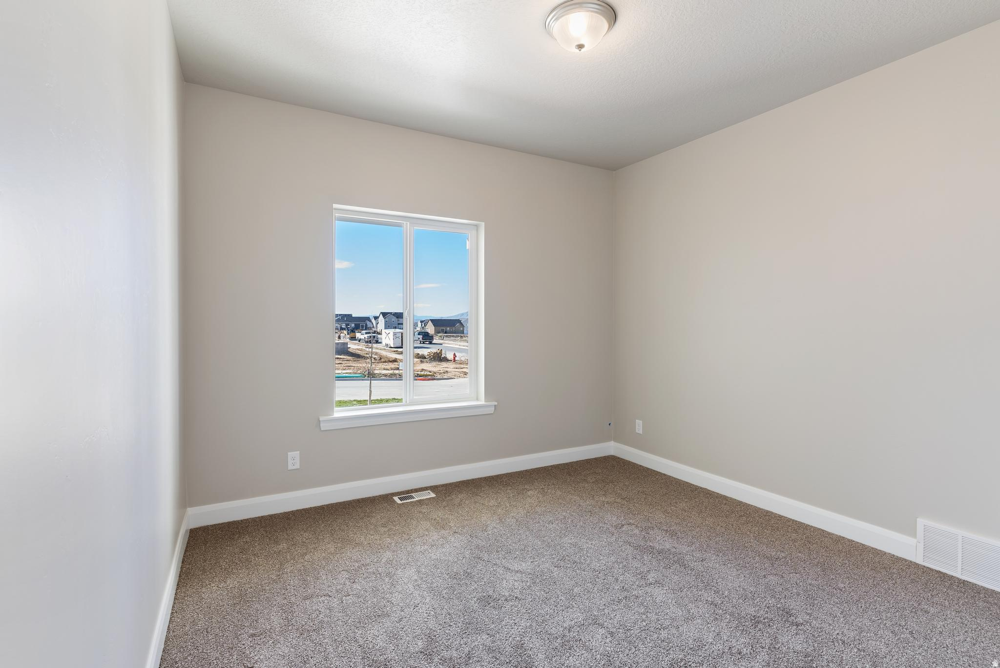 2162 E 200 N #COLUMB