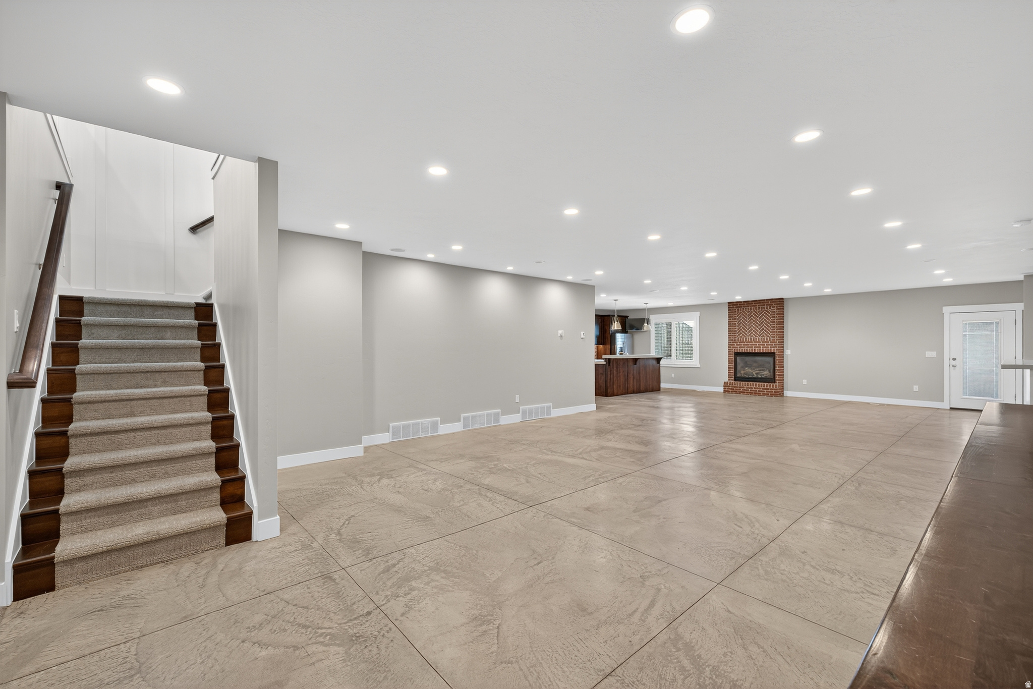 2628 E PRAIRIE DR