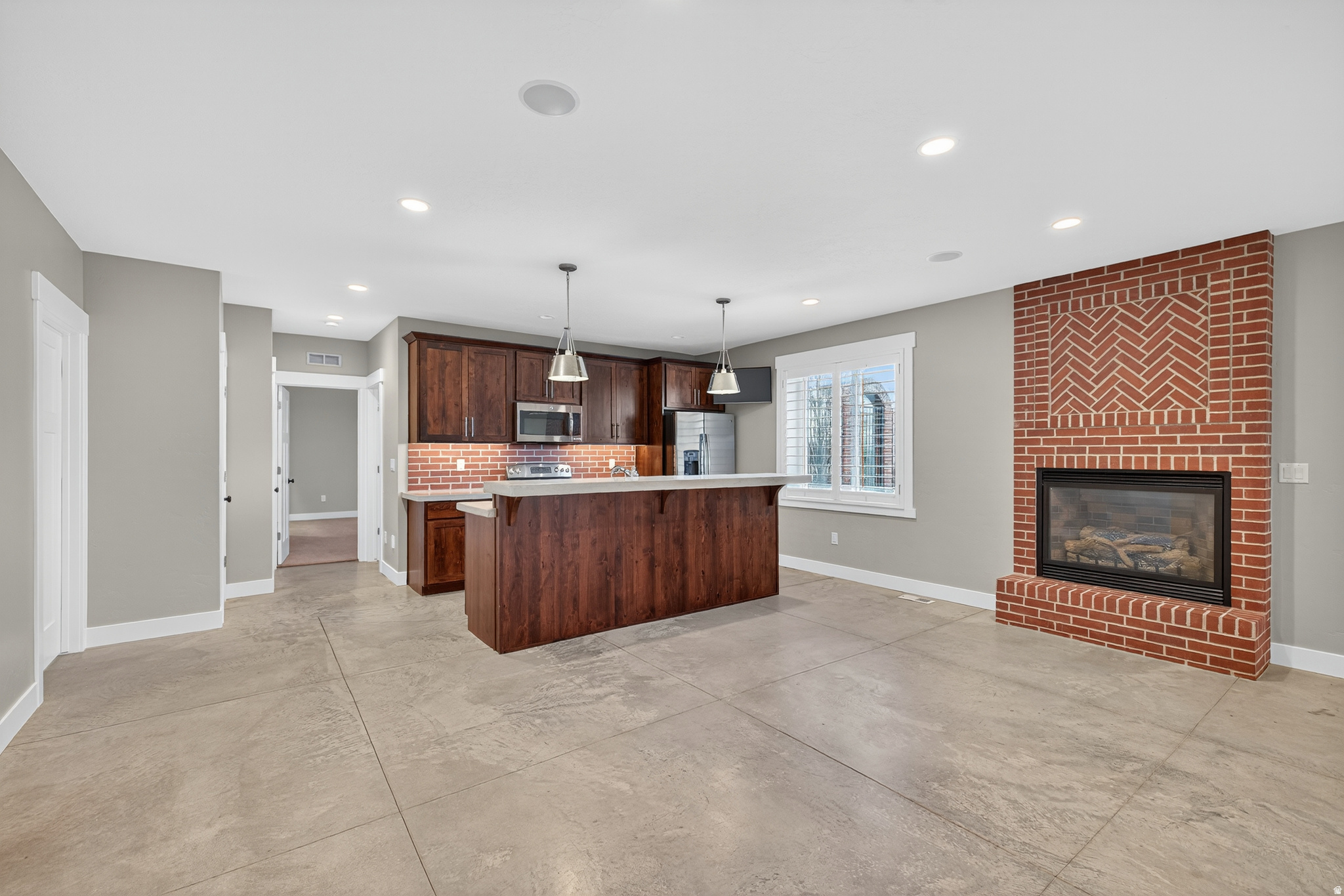 2628 E PRAIRIE DR