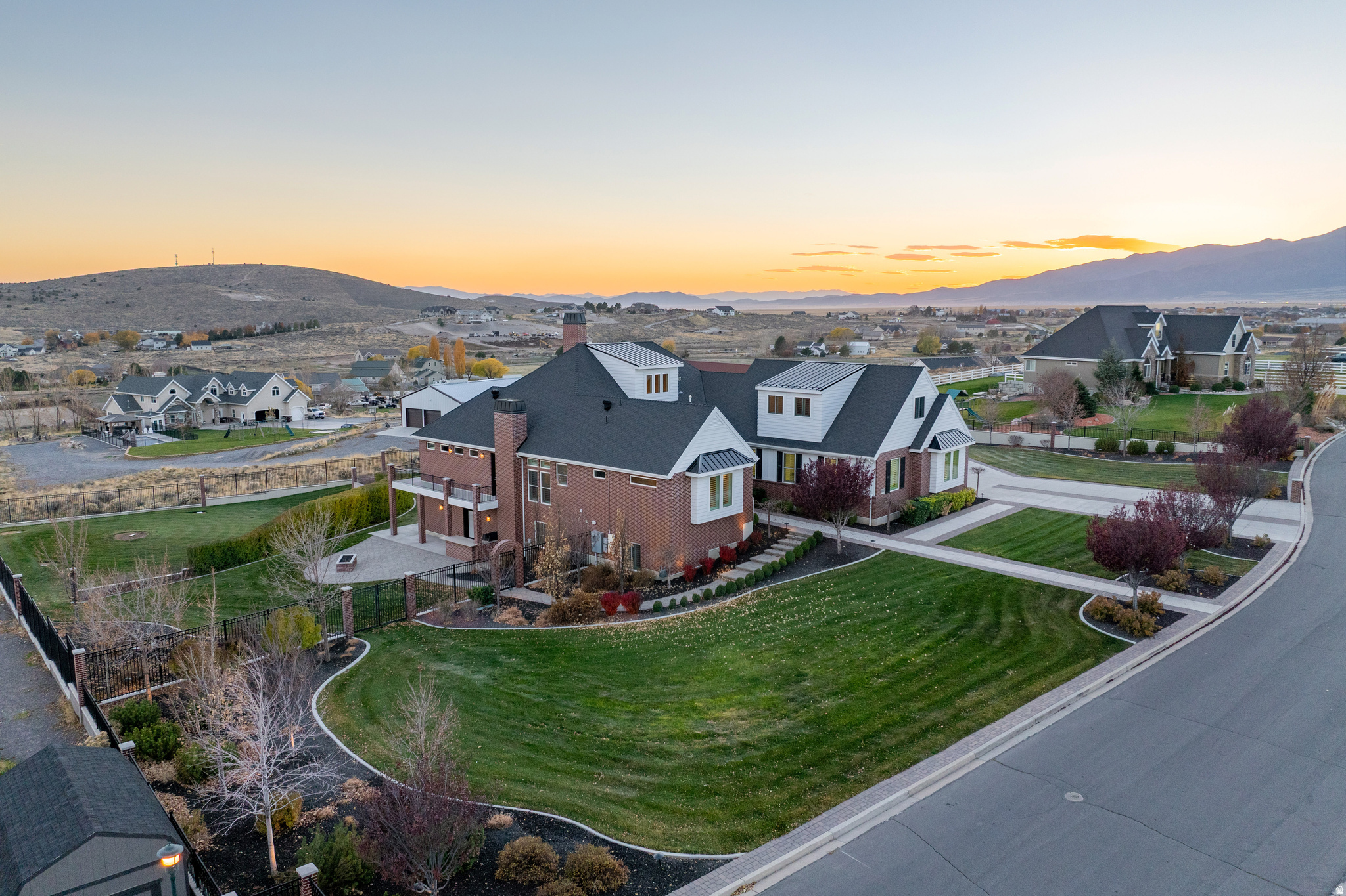 2628 E PRAIRIE DR