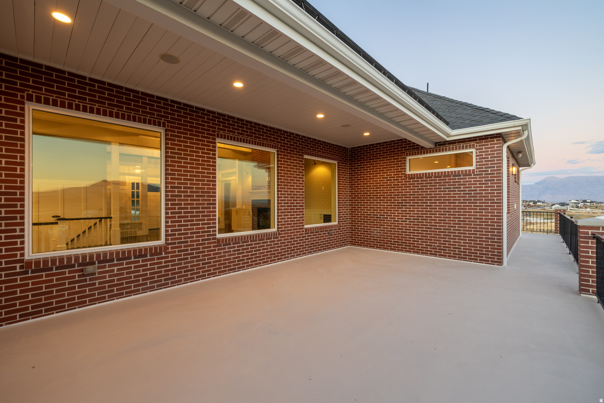 2628 E PRAIRIE DR
