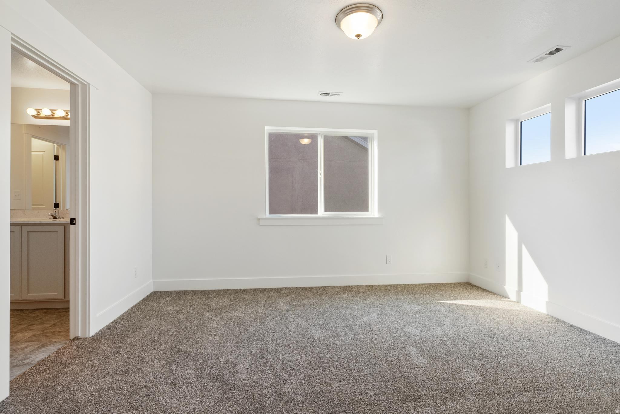 2283 E 390 N #33