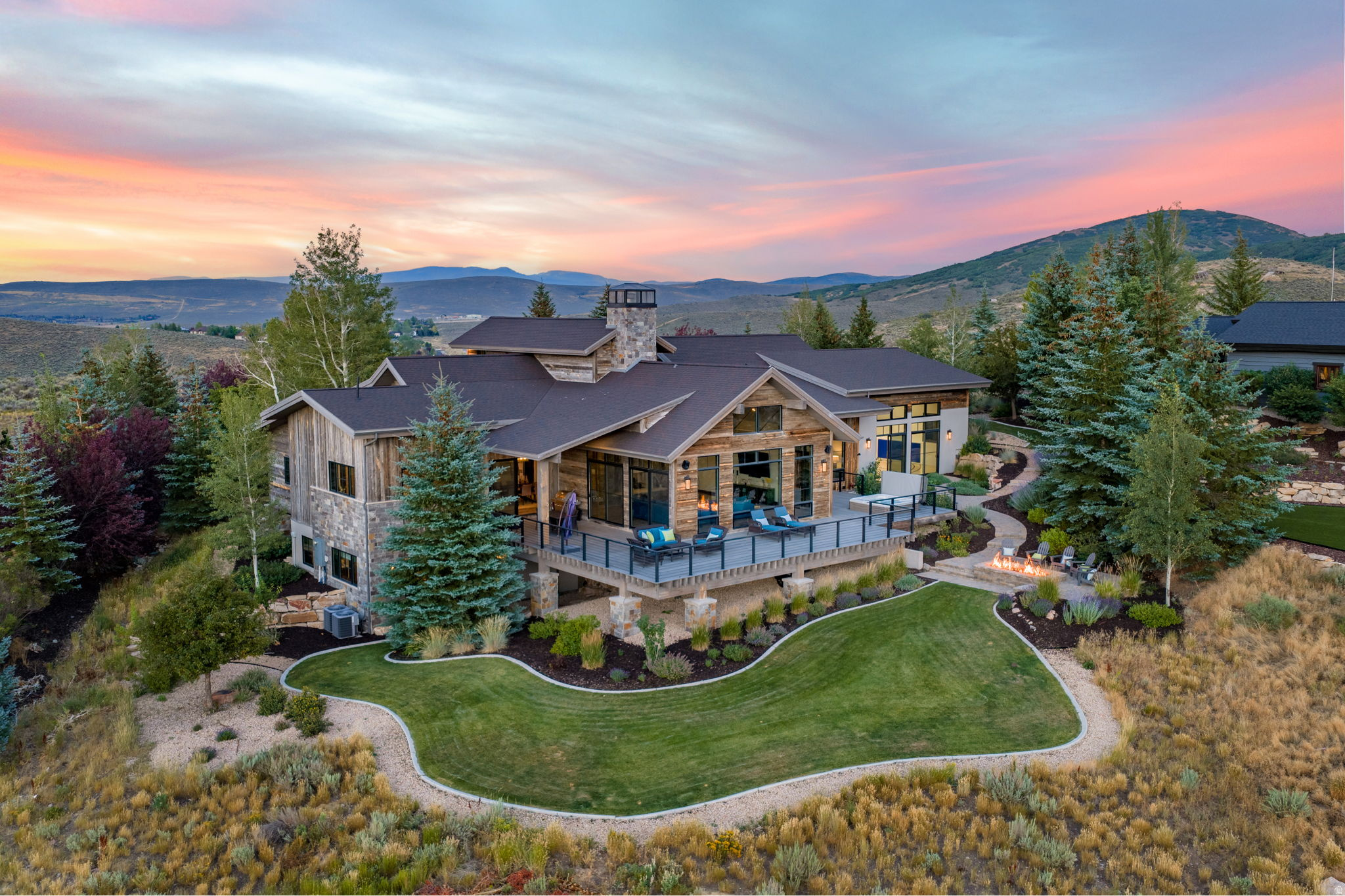 5925 MOUNTAIN DR