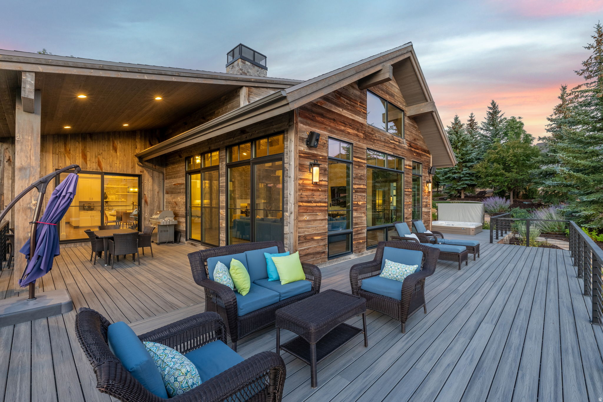 5925 MOUNTAIN DR