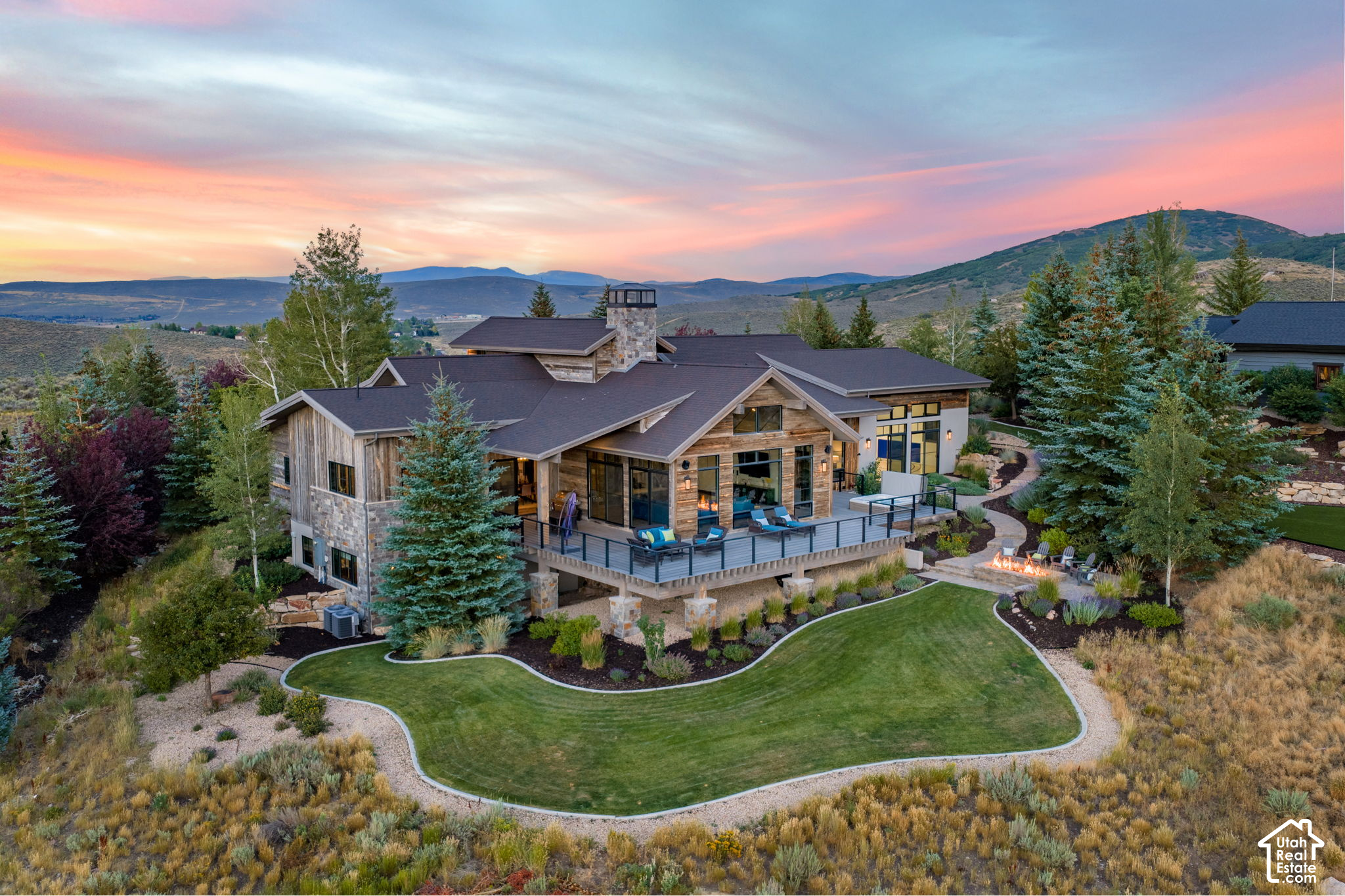 5925 MOUNTAIN DR