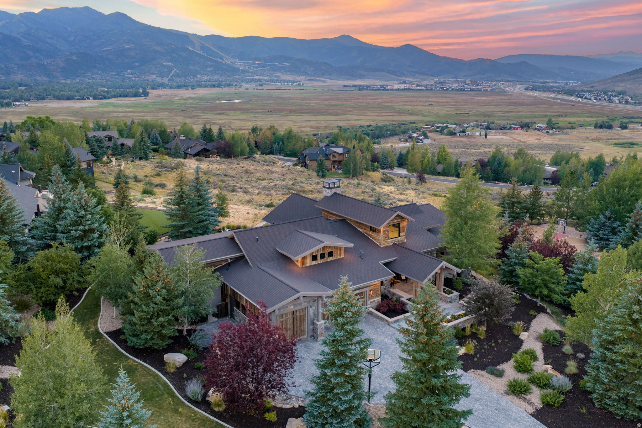 5925 MOUNTAIN DR