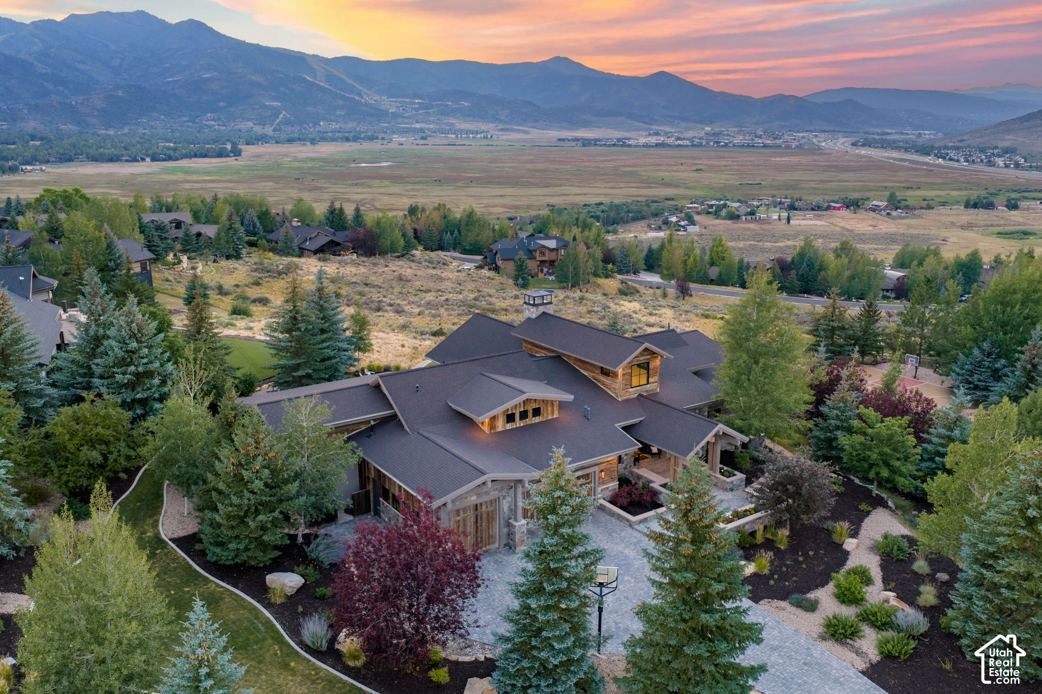 5925 MOUNTAIN DR