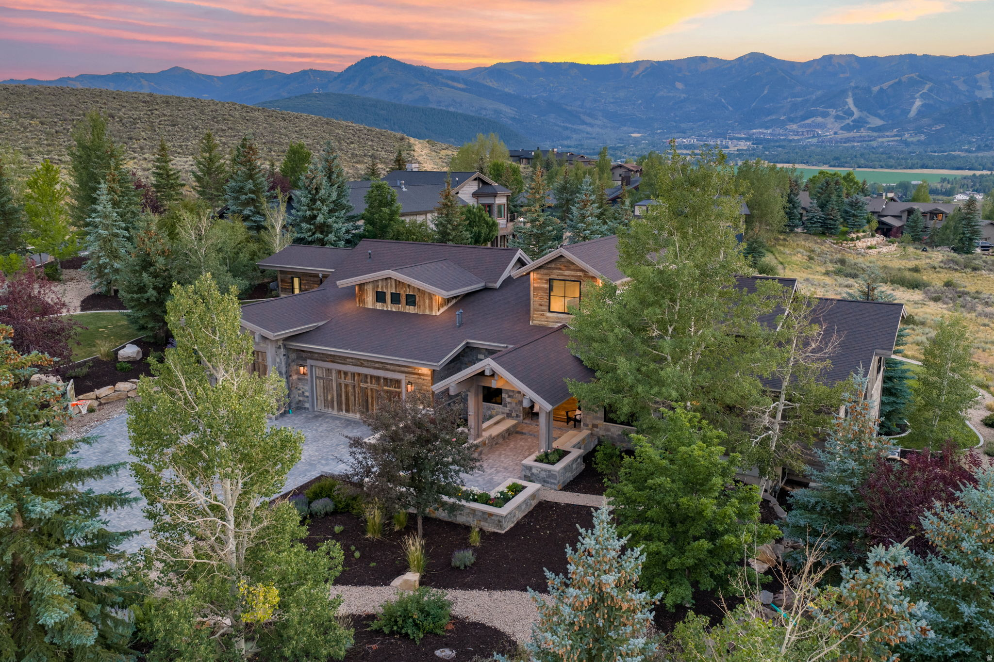 5925 MOUNTAIN DR