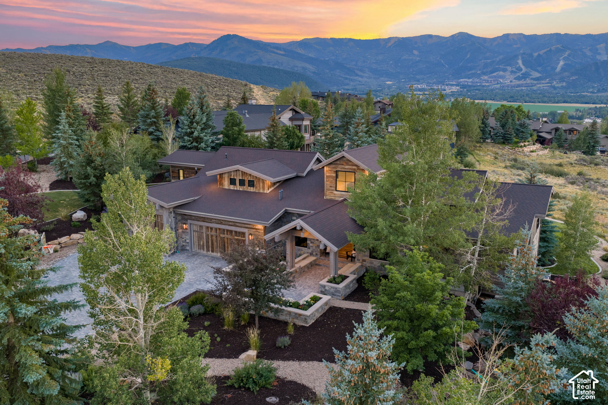 5925 MOUNTAIN DR