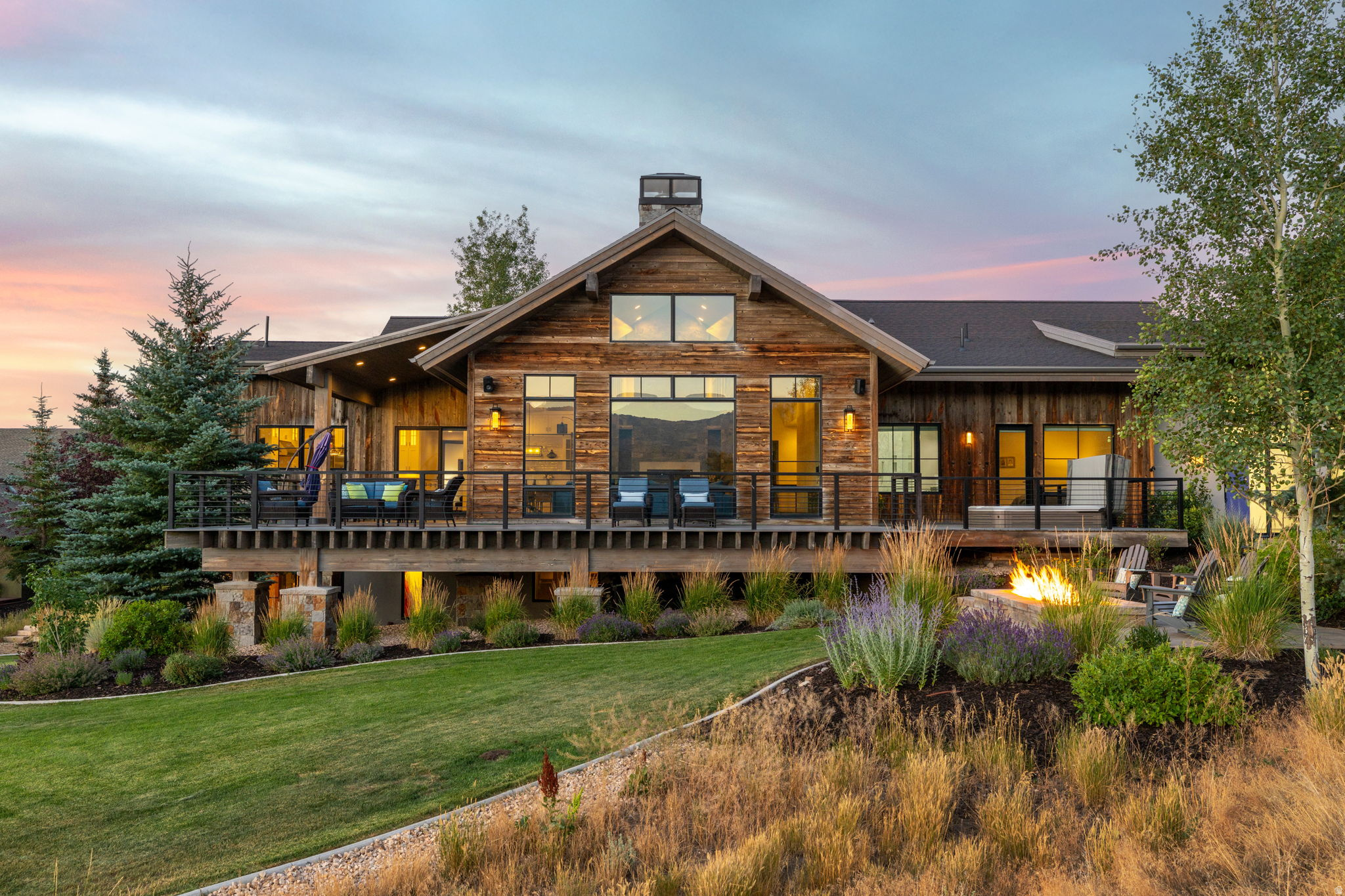 5925 MOUNTAIN DR