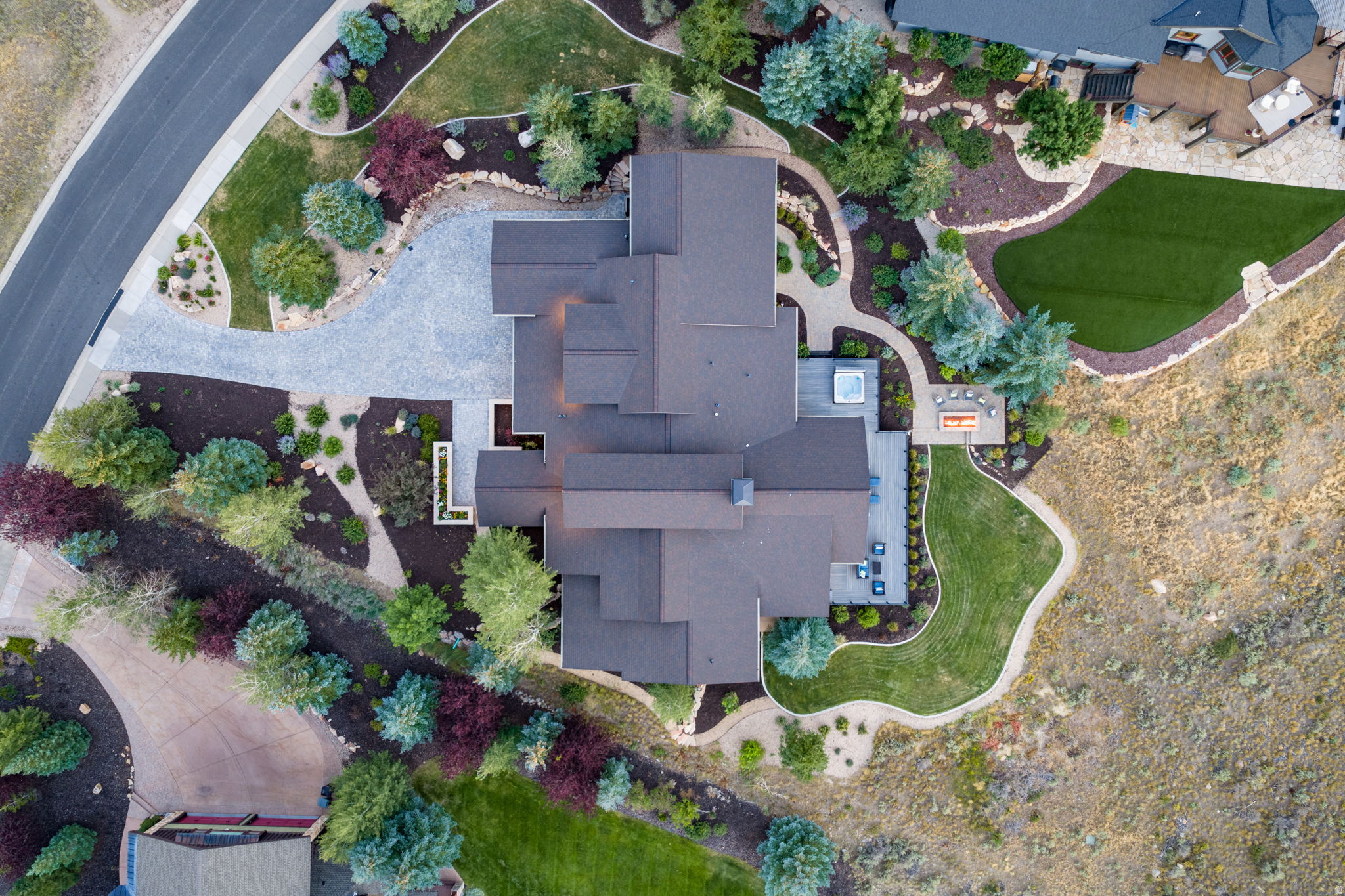 5925 MOUNTAIN DR