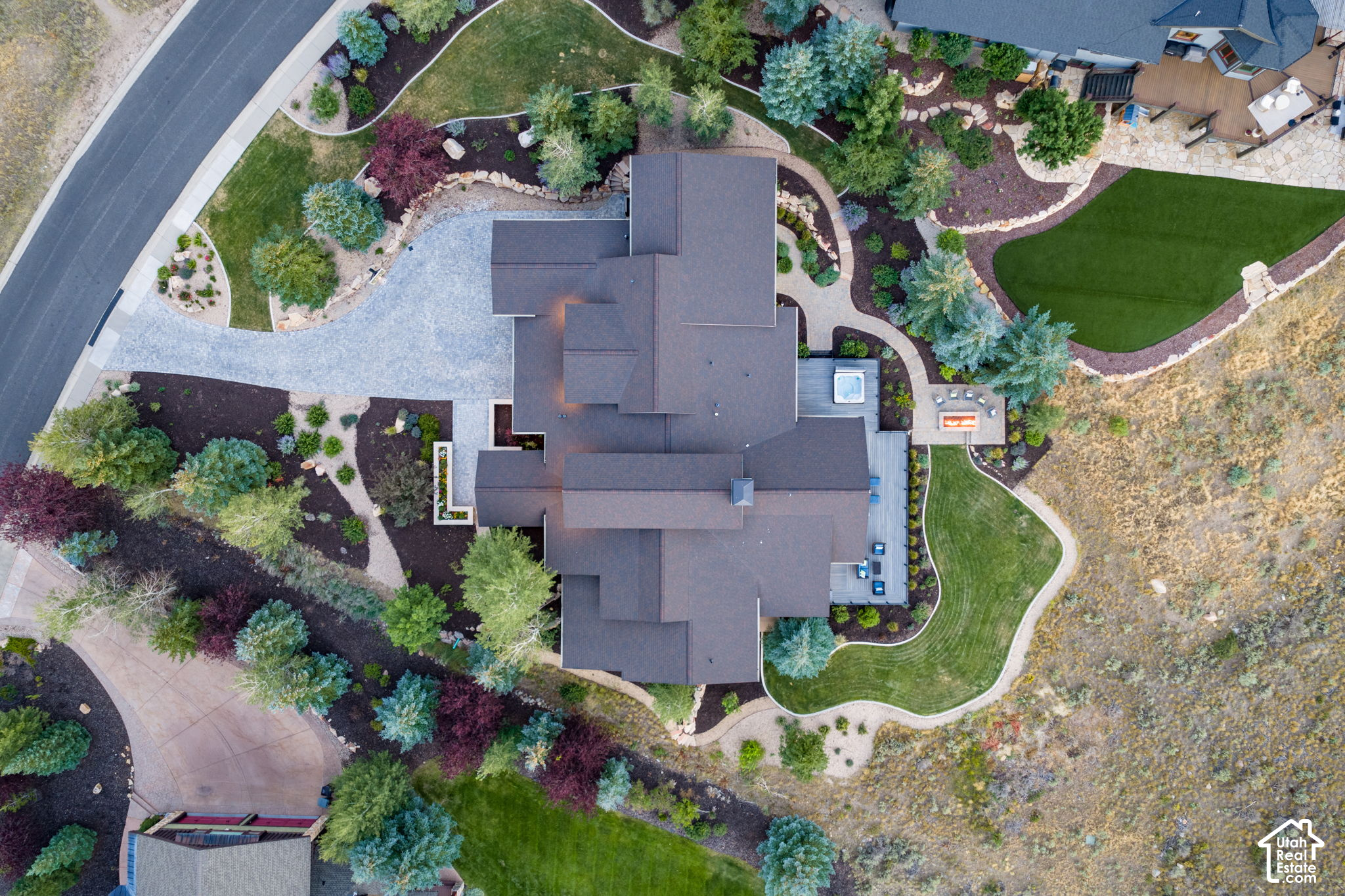 5925 MOUNTAIN DR