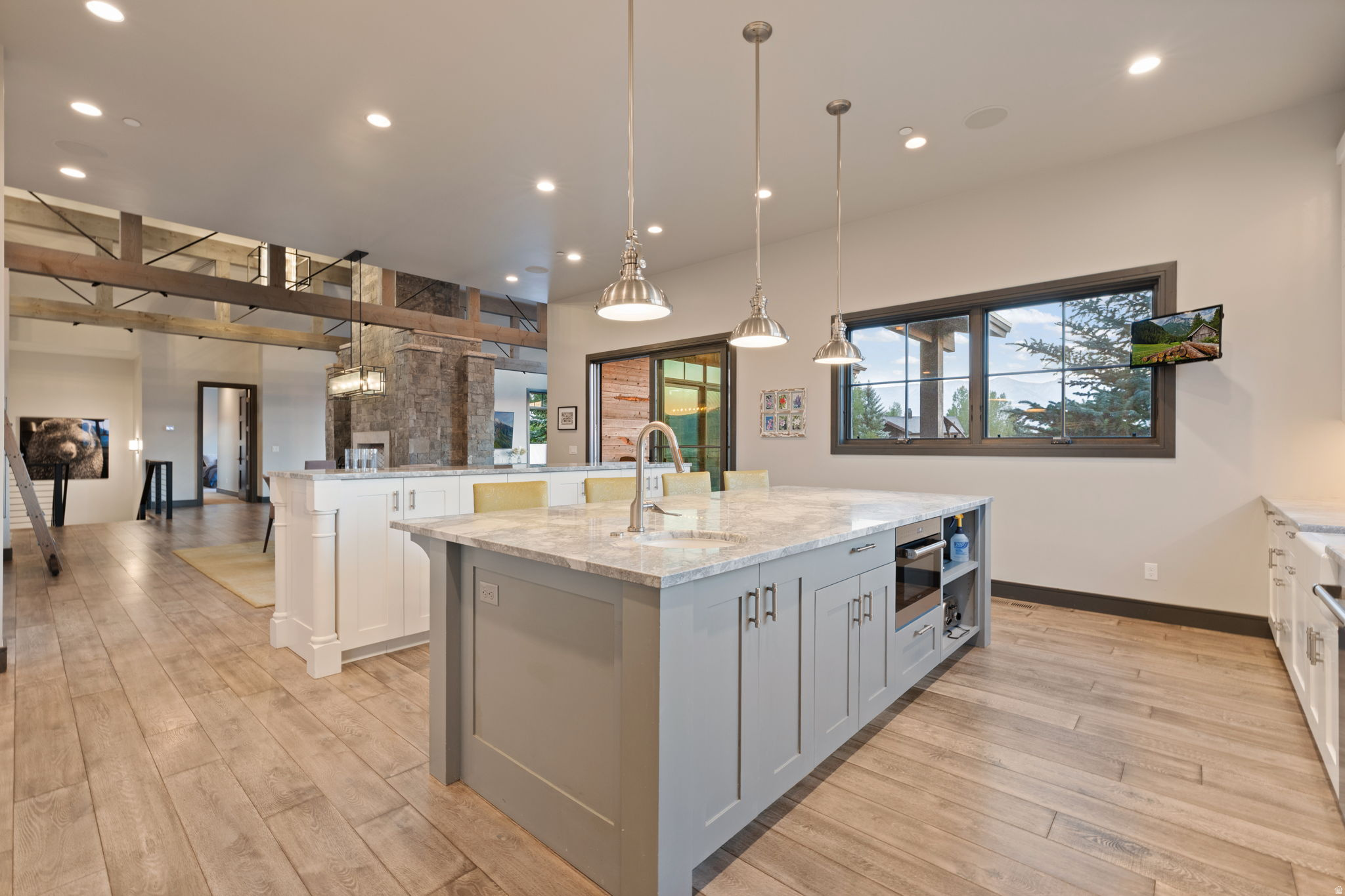 5925 MOUNTAIN DR
