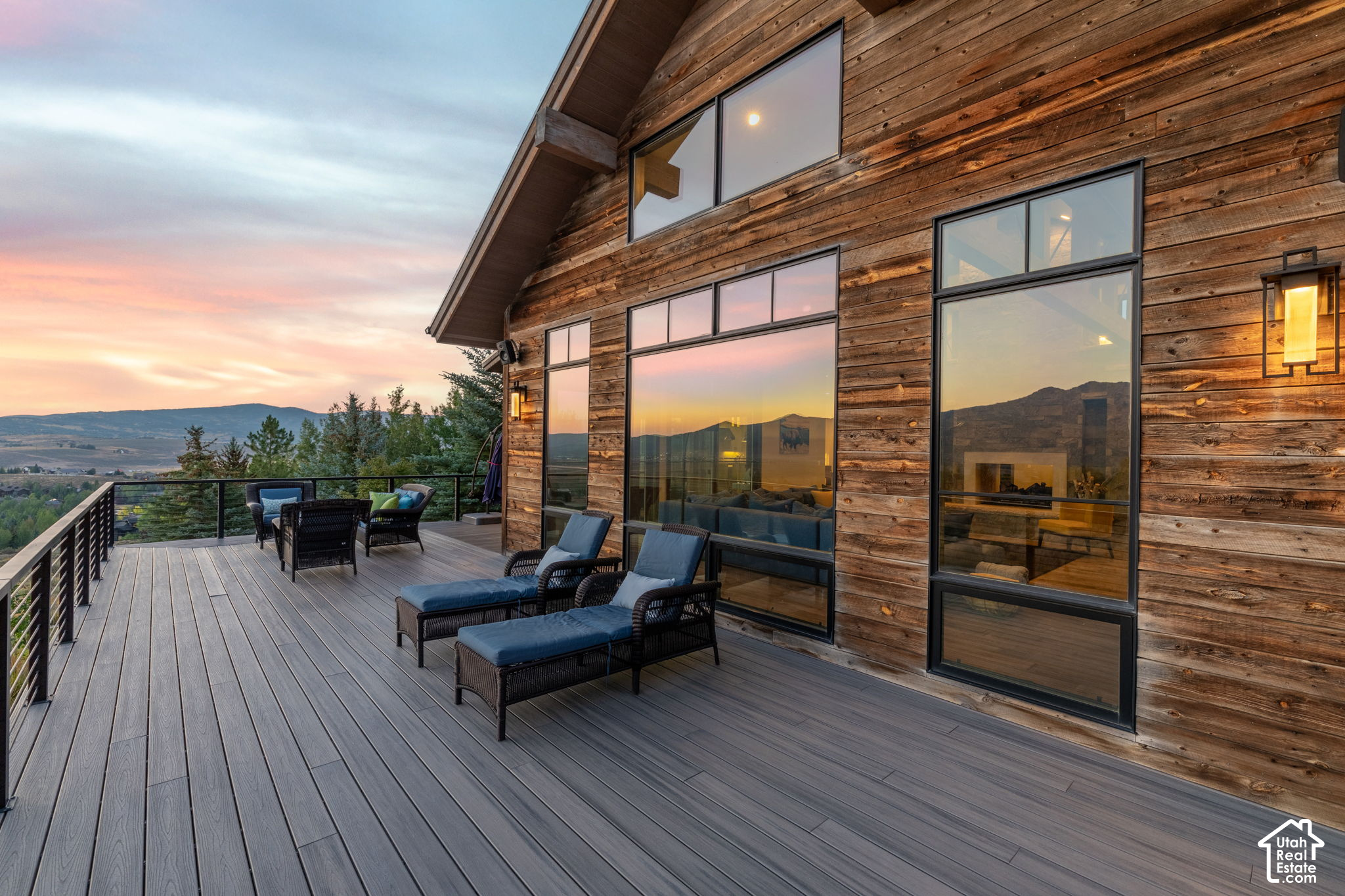 5925 MOUNTAIN DR