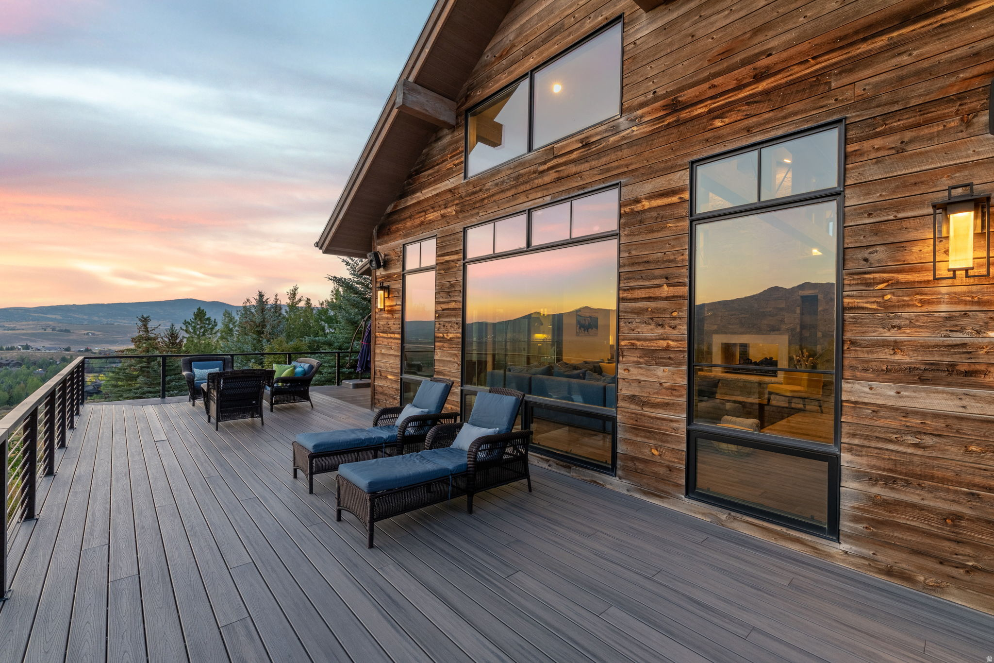 5925 MOUNTAIN DR