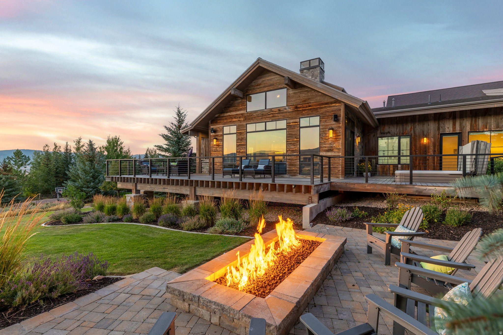 5925 MOUNTAIN DR